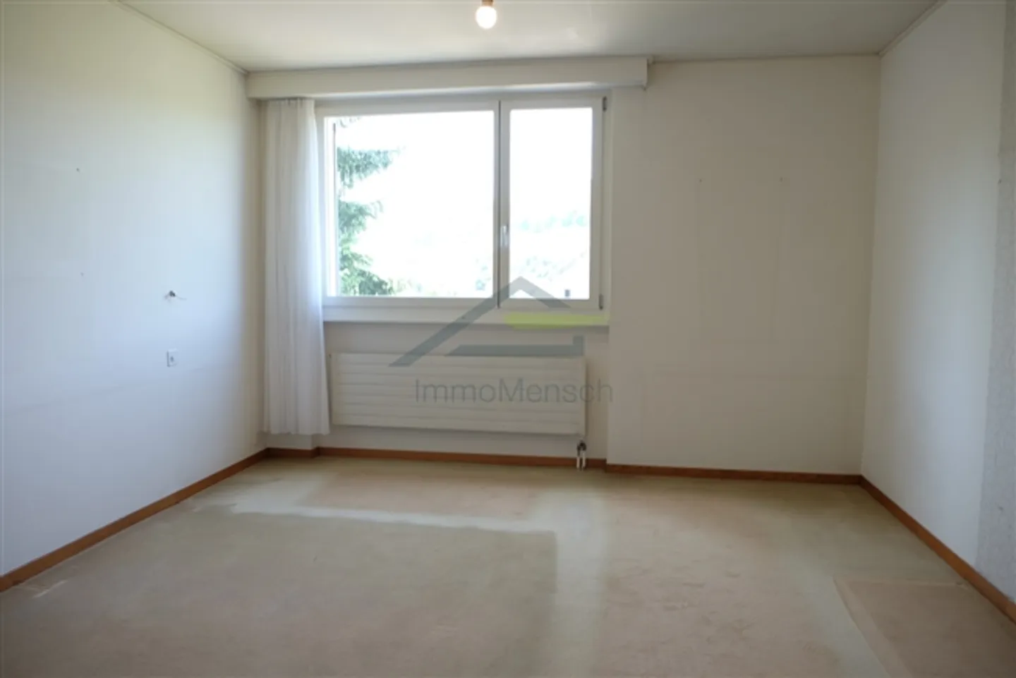 «freistehendes Einfamilienhaus mit grossem Umschwung und Baulandreserve» - Foto 12 von 15