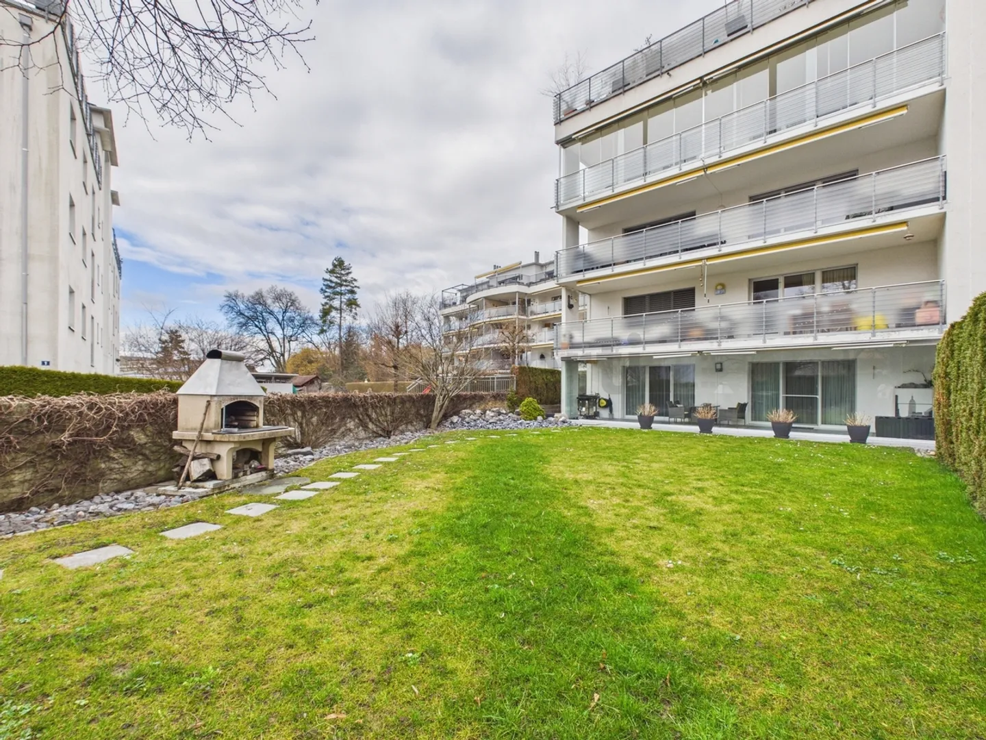 Modern 5.5-room apartment with 290m2 garden in Wetzikon - Photo 12 of 13