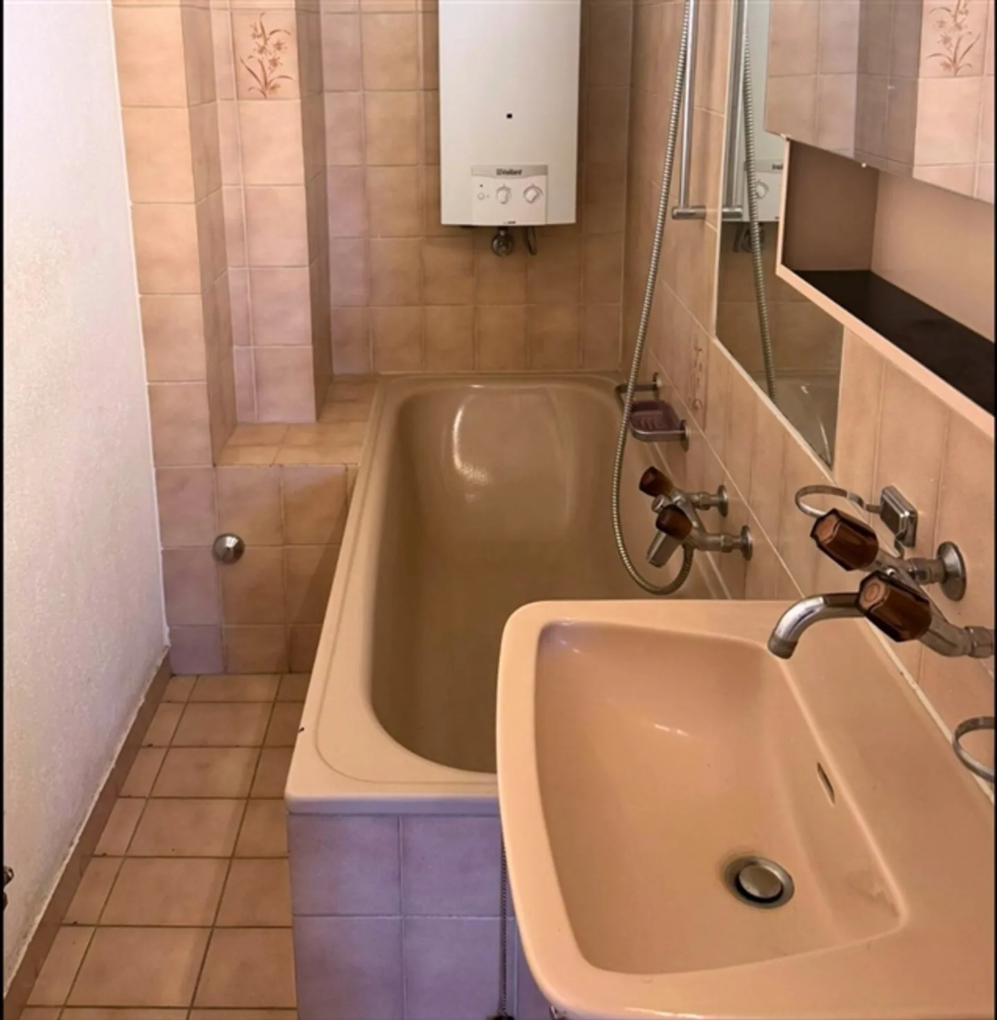 LOCATION INTERIMAIRE SOLUTION DE VIE OU DE BUREAU FLEXIBLE À ZURICH ALTSTETTEN - Photo 14 sur 17