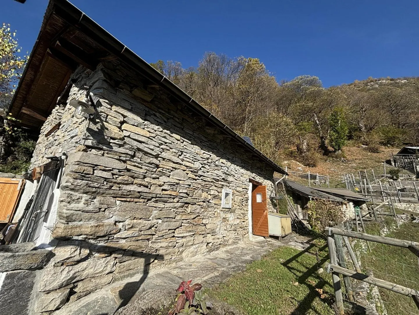 Charmantes Rustico in Vogorno - Foto 19 von 30