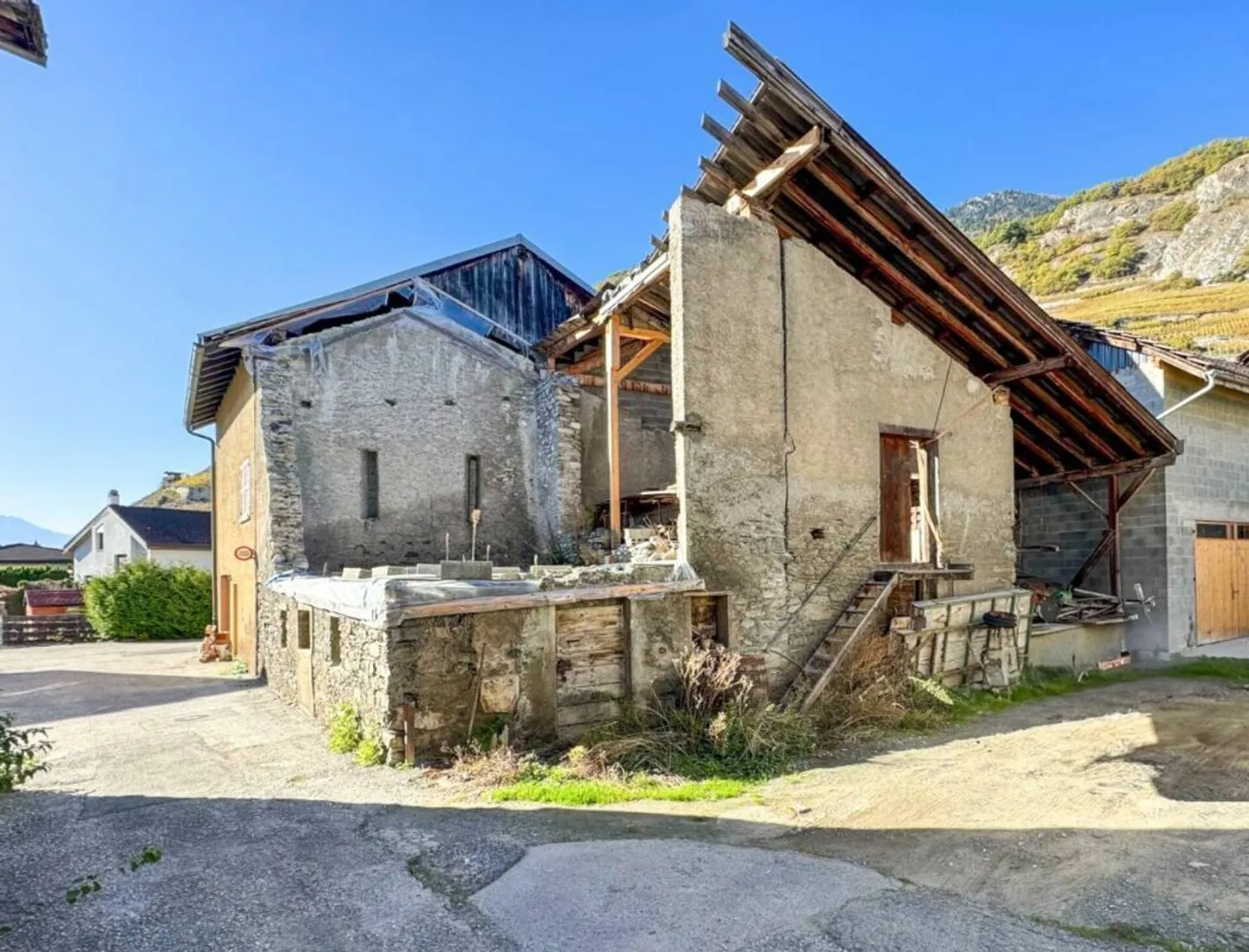 Barn with 9 Rooms in Ardon - Photo 2 of 10