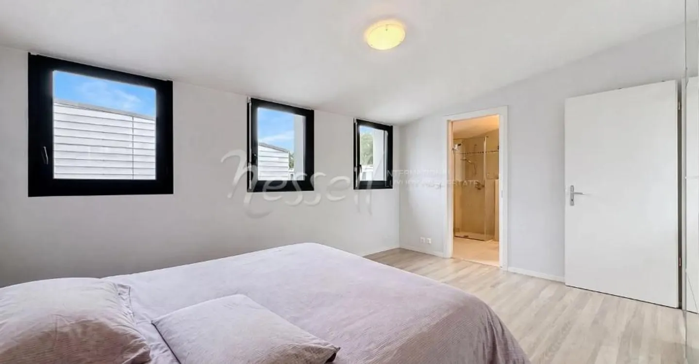 Attique contemporain avec terrasse - Photo 11 sur 13
