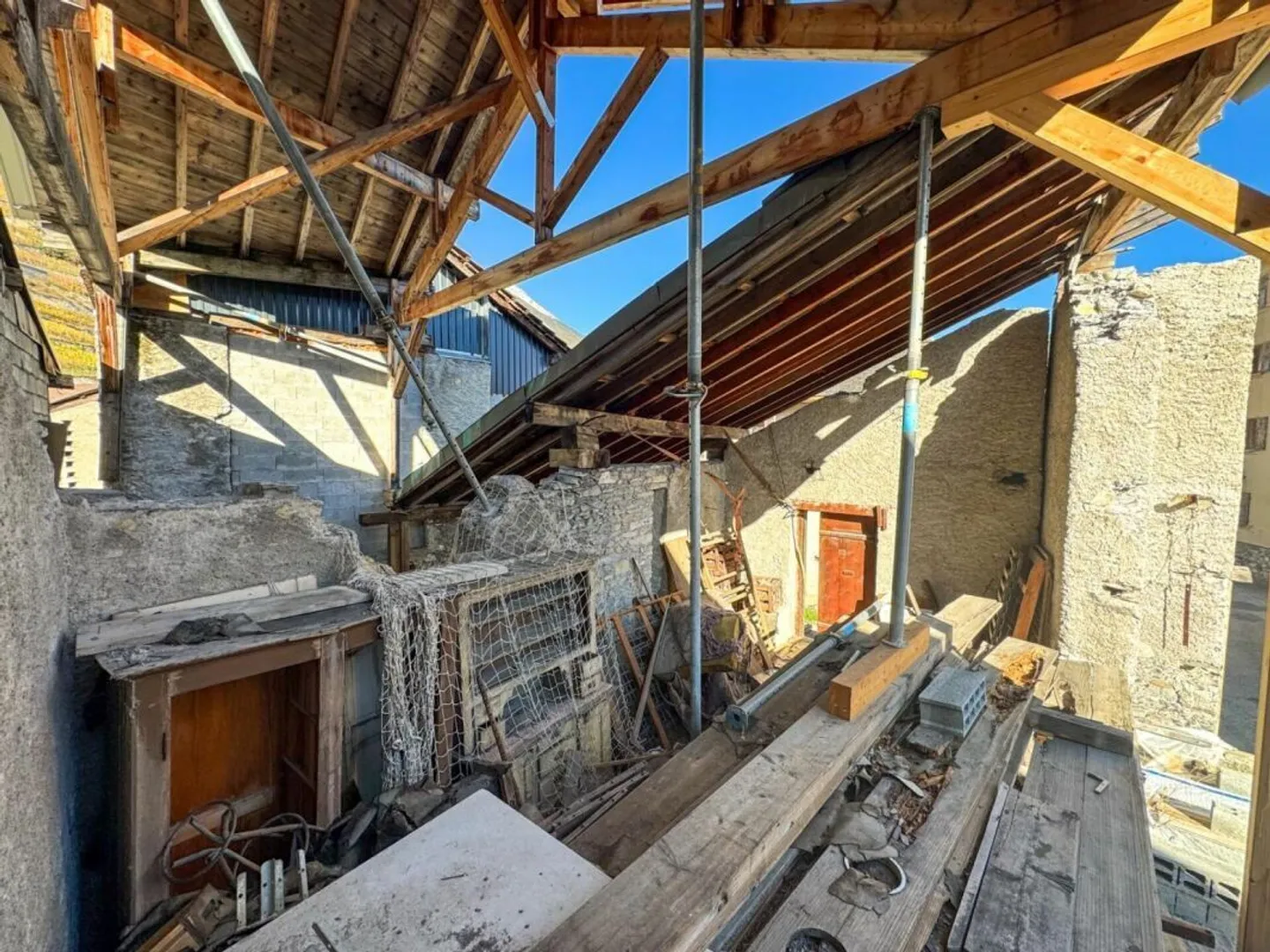 Barn with 9 Rooms in Ardon - Photo 9 of 10