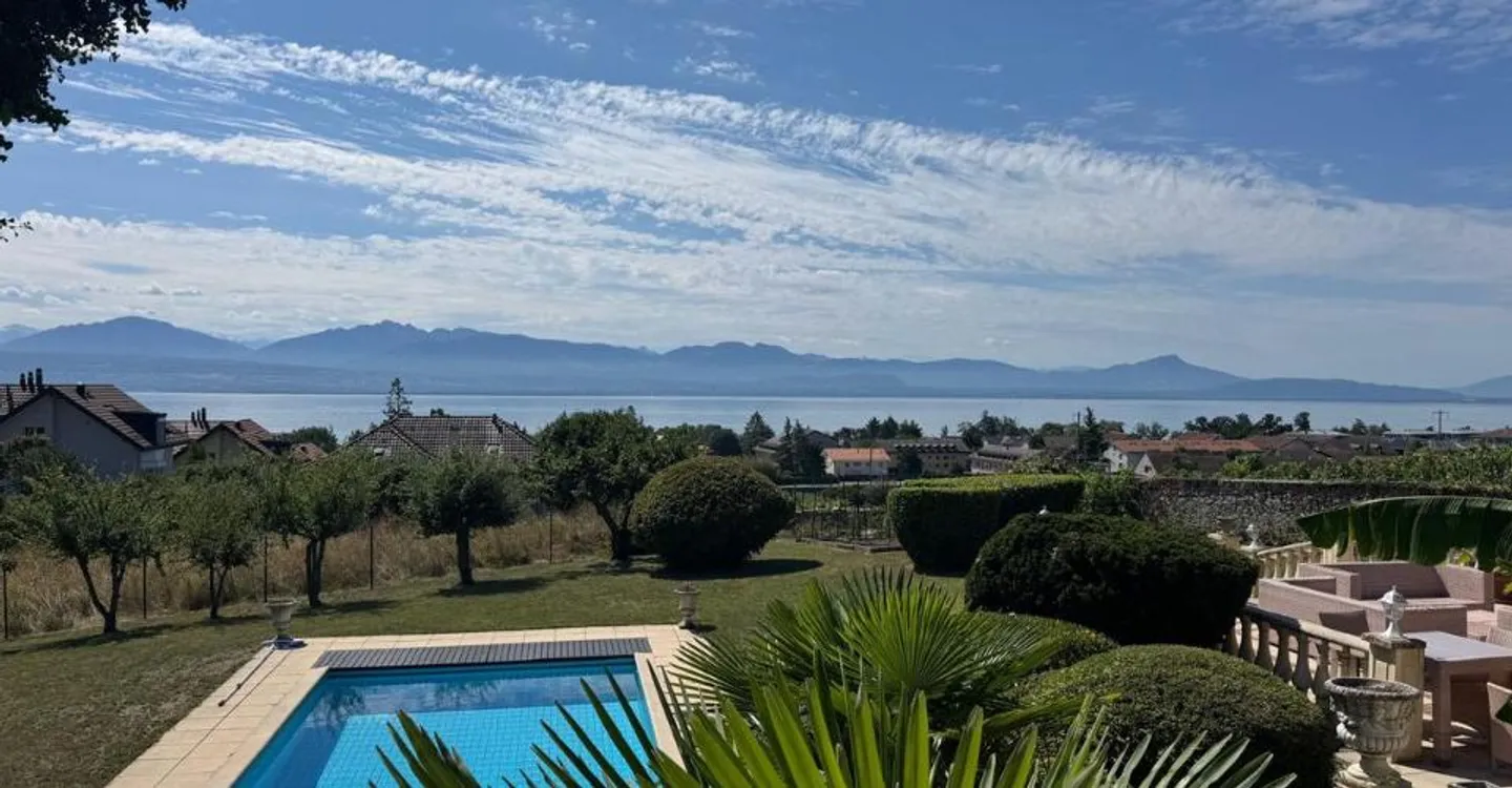 ST-PREX - Charming house with pool and lake view for rent in St-Prex - Photo 4 of 12
