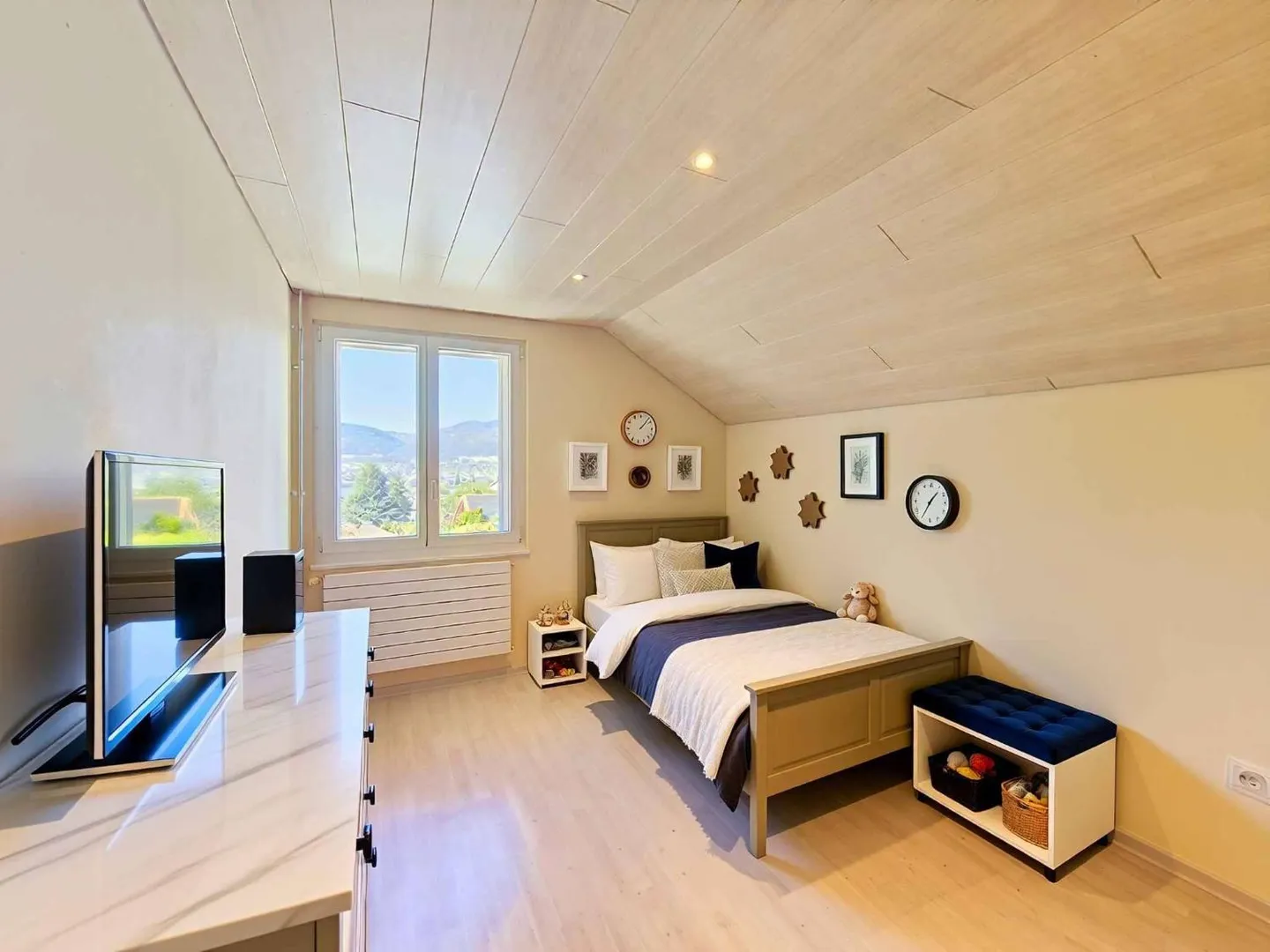 Individual villa with swimming pool in residential area - Photo 9 of 11