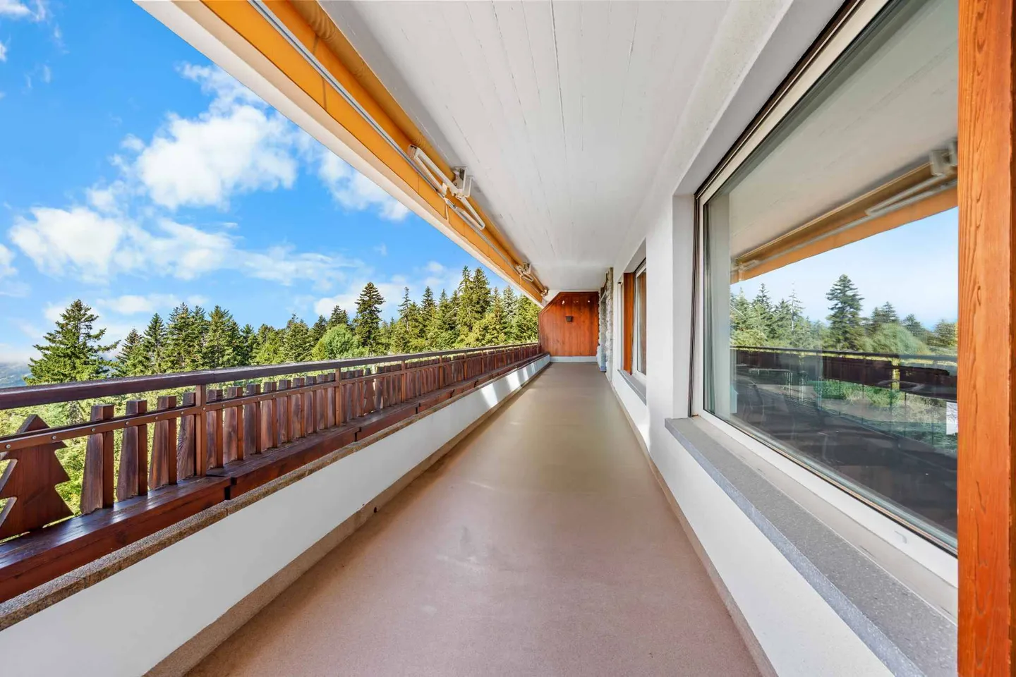 Luxuswohnung mit außergewöhnlichem Blick - Foto 2 von 9