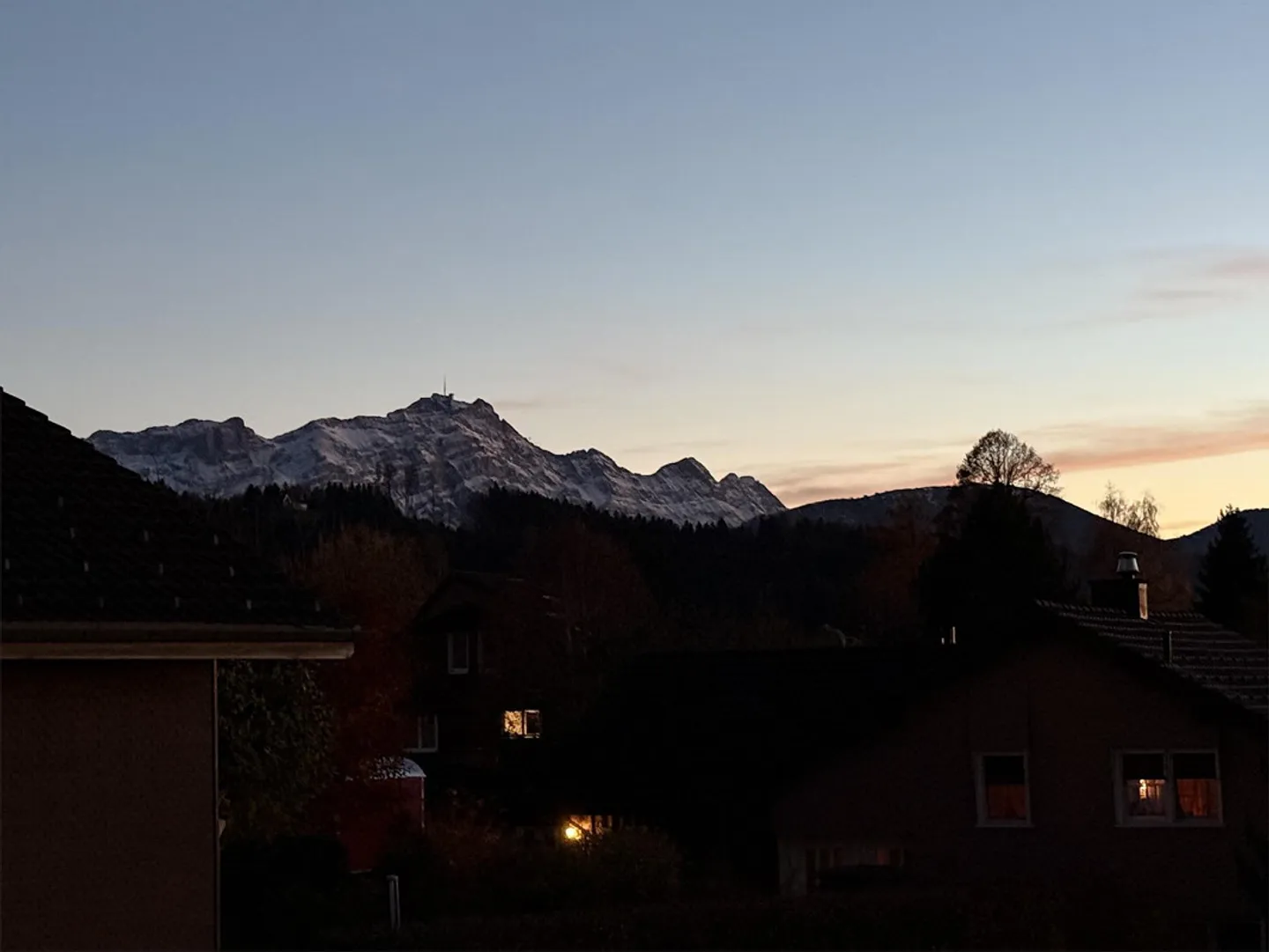 Renovated attic apartment, beautiful view location - Photo 7 of 11