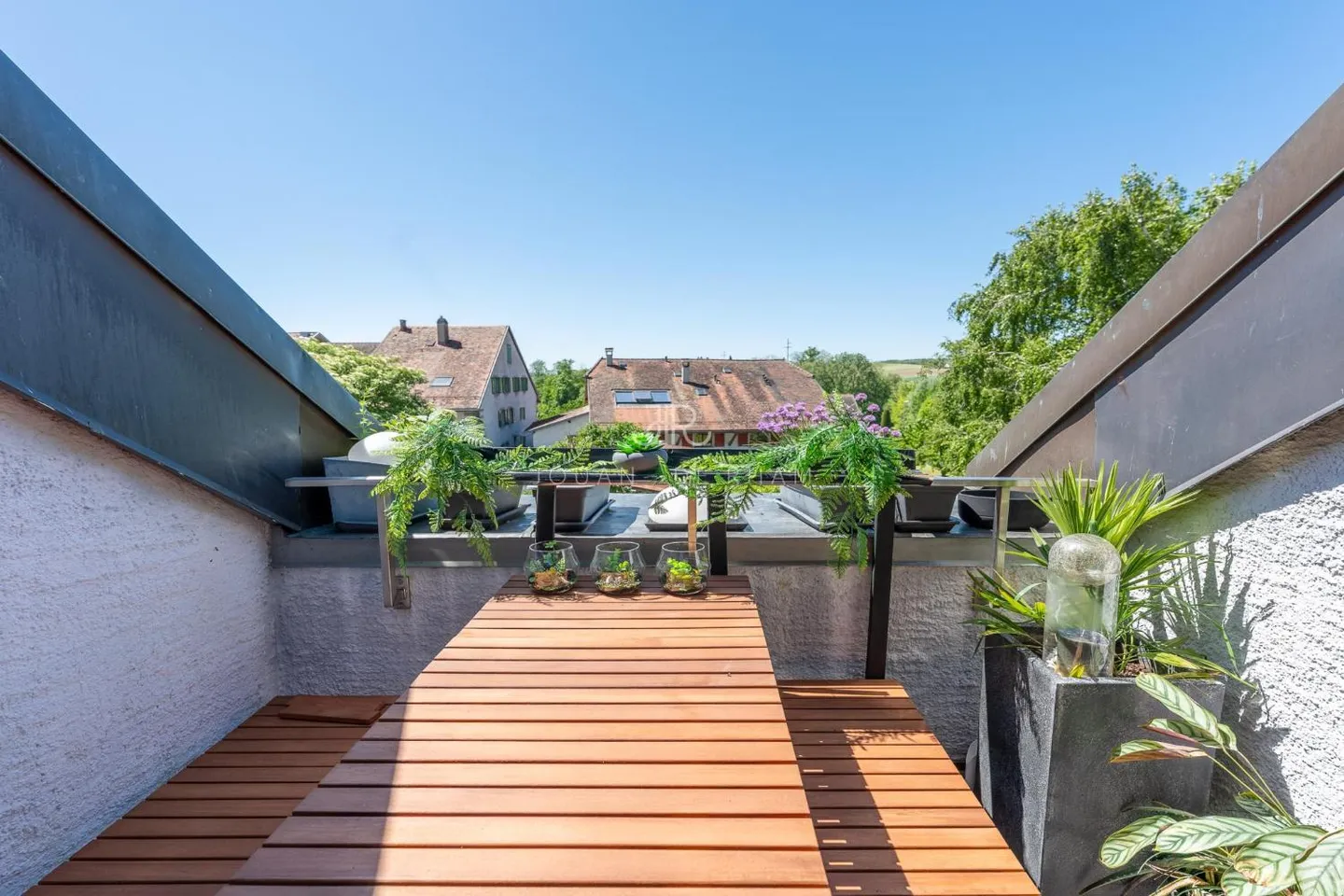 Eysins | Bright semi-detached house completely renovated, 10 minutes from the center of Nyon - Photo 3 of 13