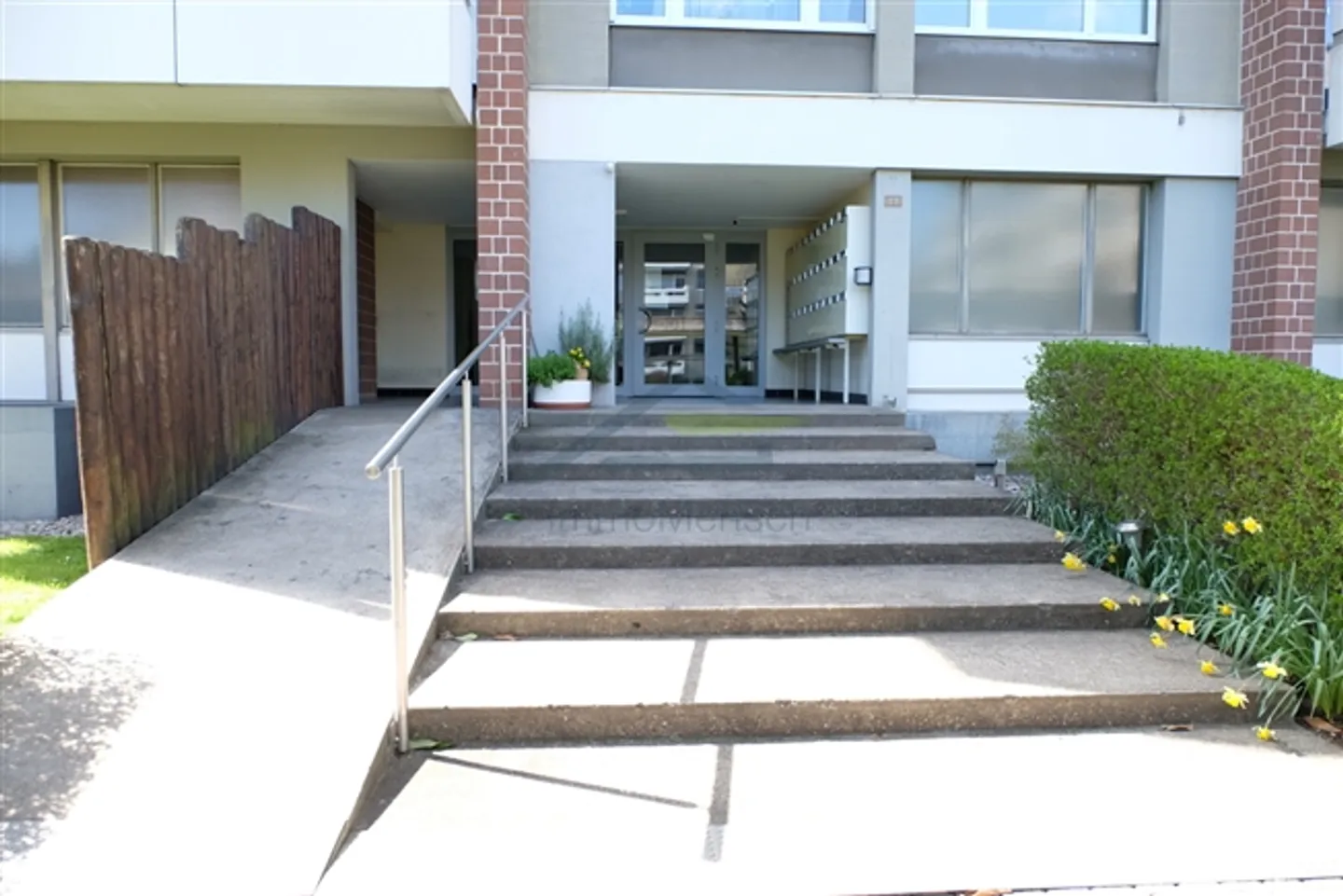 «grosse helle 6.5-Zi-Wohnung im obersten Stockwerk mit Weitblick» - Foto 5 von 20