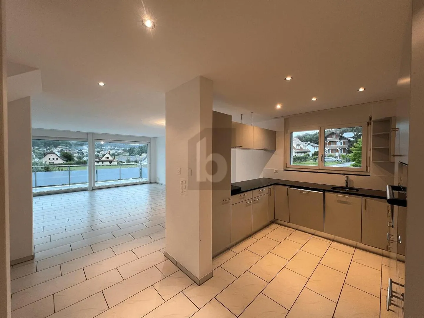 LIGHT-FILLED AND MODERN IN A PRIVATE LOCATION - Photo 1 of 6