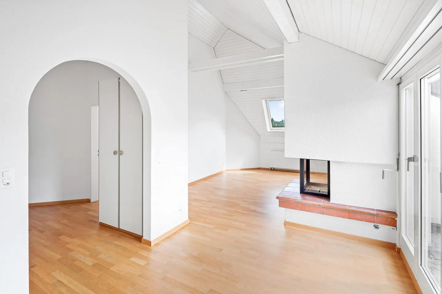Cozy attic apartment in a small multi-family house - Photo 2 of 5