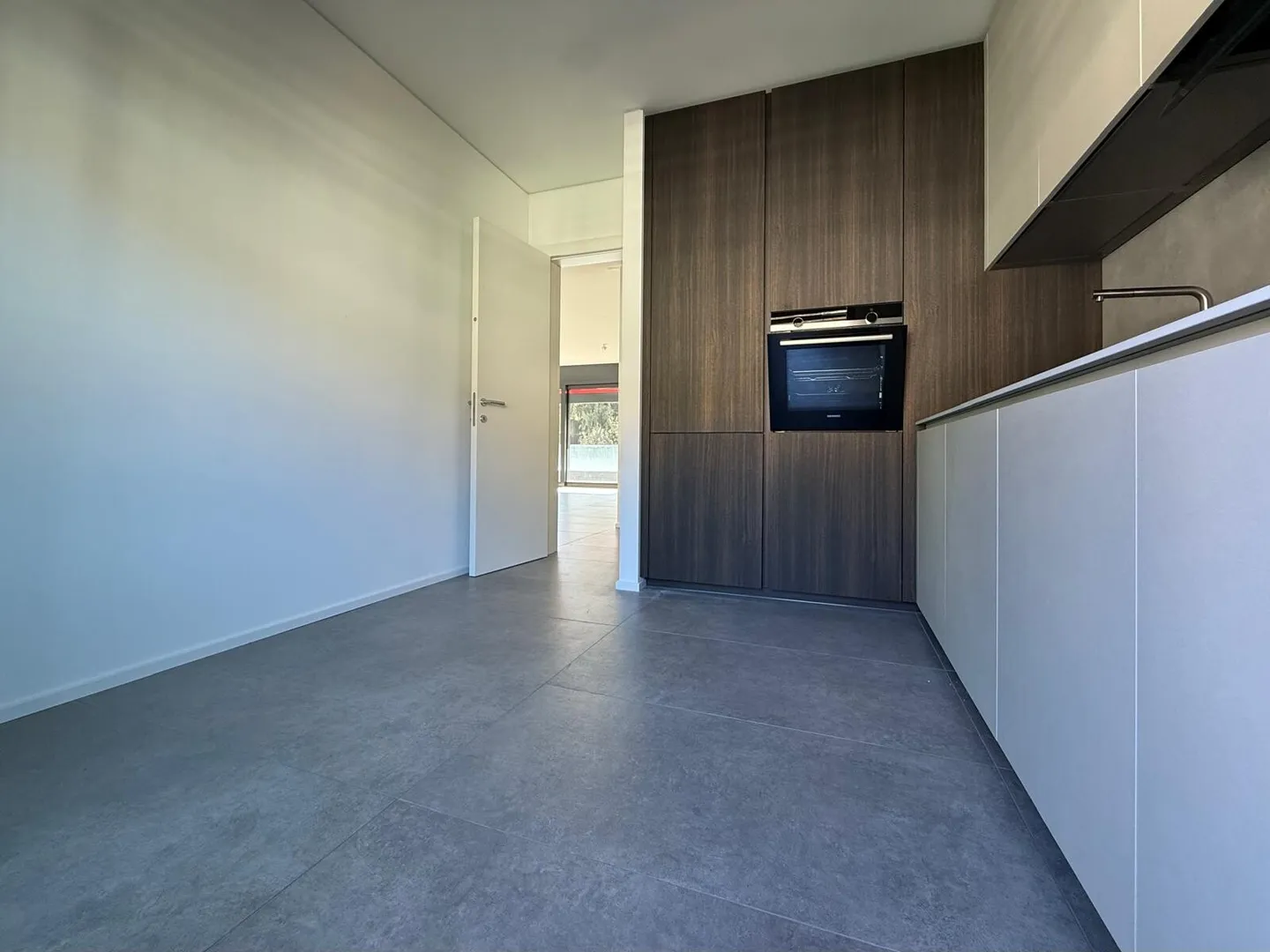 APPARTAMENTO LUMINOSO DI 4,5 LOCALI CON DUE TERRAZZE E VISTA LIBERA A VACALLO - Foto 5 di 10