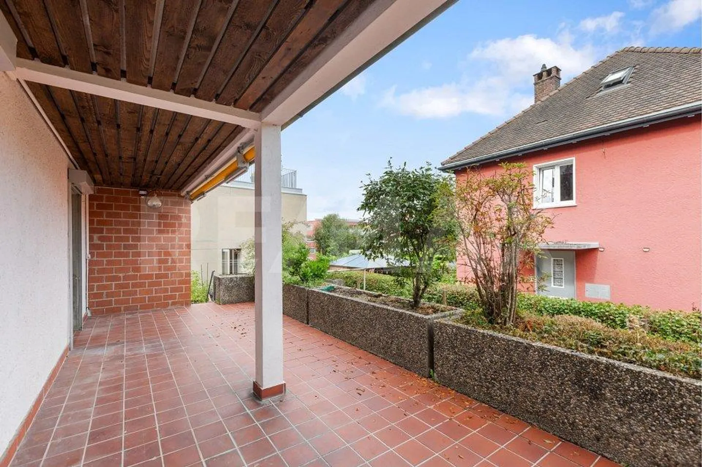 Casa indipendente di 5,5 locali con garage in posizione centrale e tranquilla - Foto 2 di 13