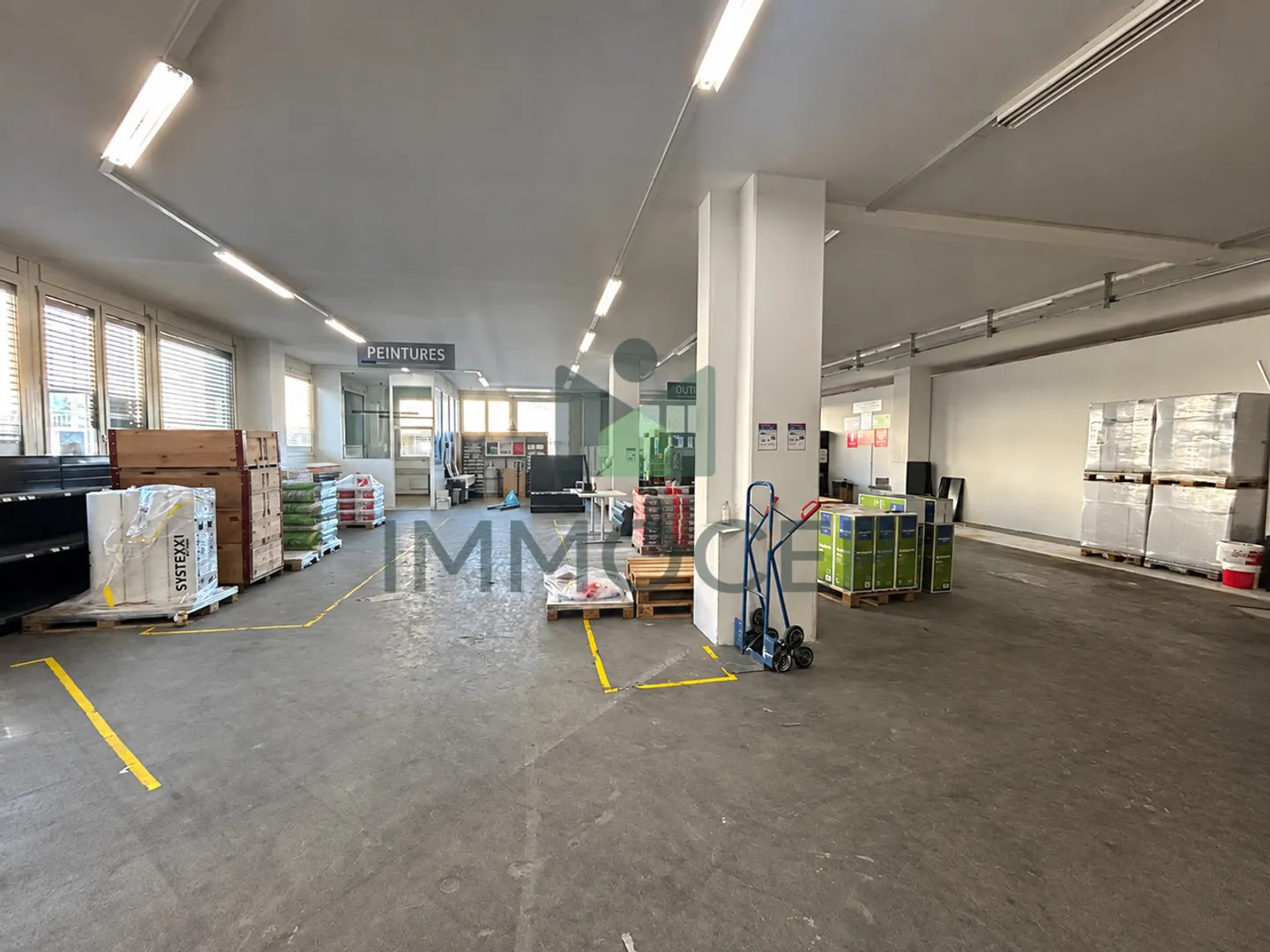 Esclusiva PAV - Arcade di 430 m2 con deposito e area di carico - Foto 1 di 8