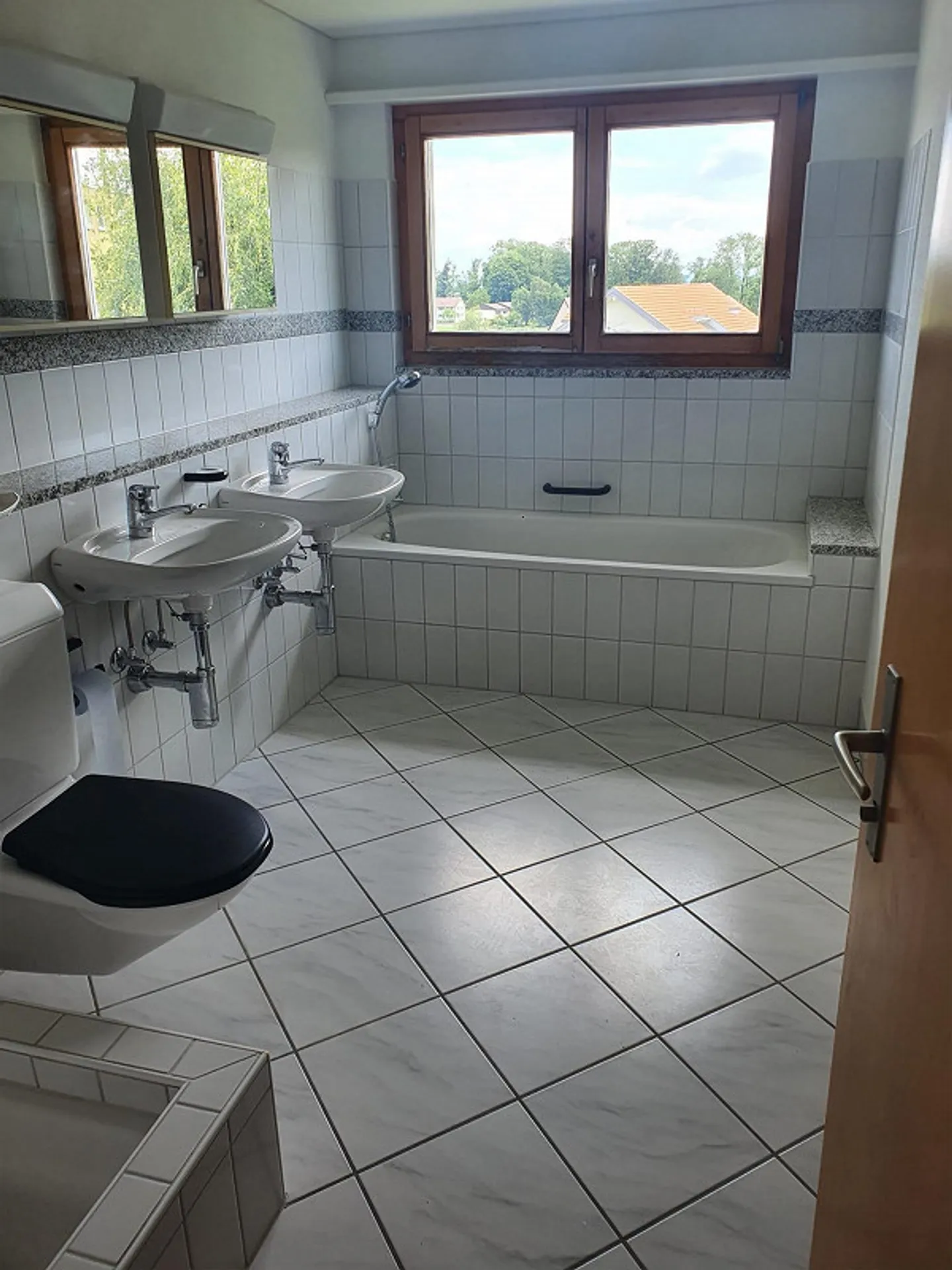 Living like in a single-family home! - Photo 5 of 13