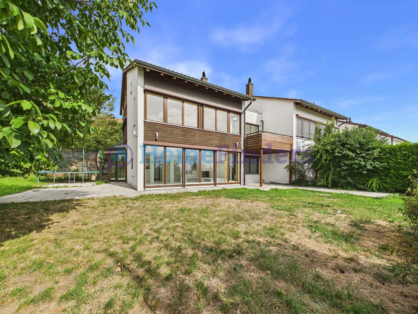 AVEC UNE VUE - JARDIN ENSOLEILLÉ ET BEAUCOUP D'ESPACE ! - Photo 1 sur 14