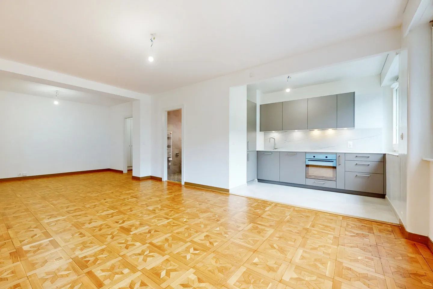 Schöne renovierte Wohnung mit perfekter Lage! - Foto 3 von 10