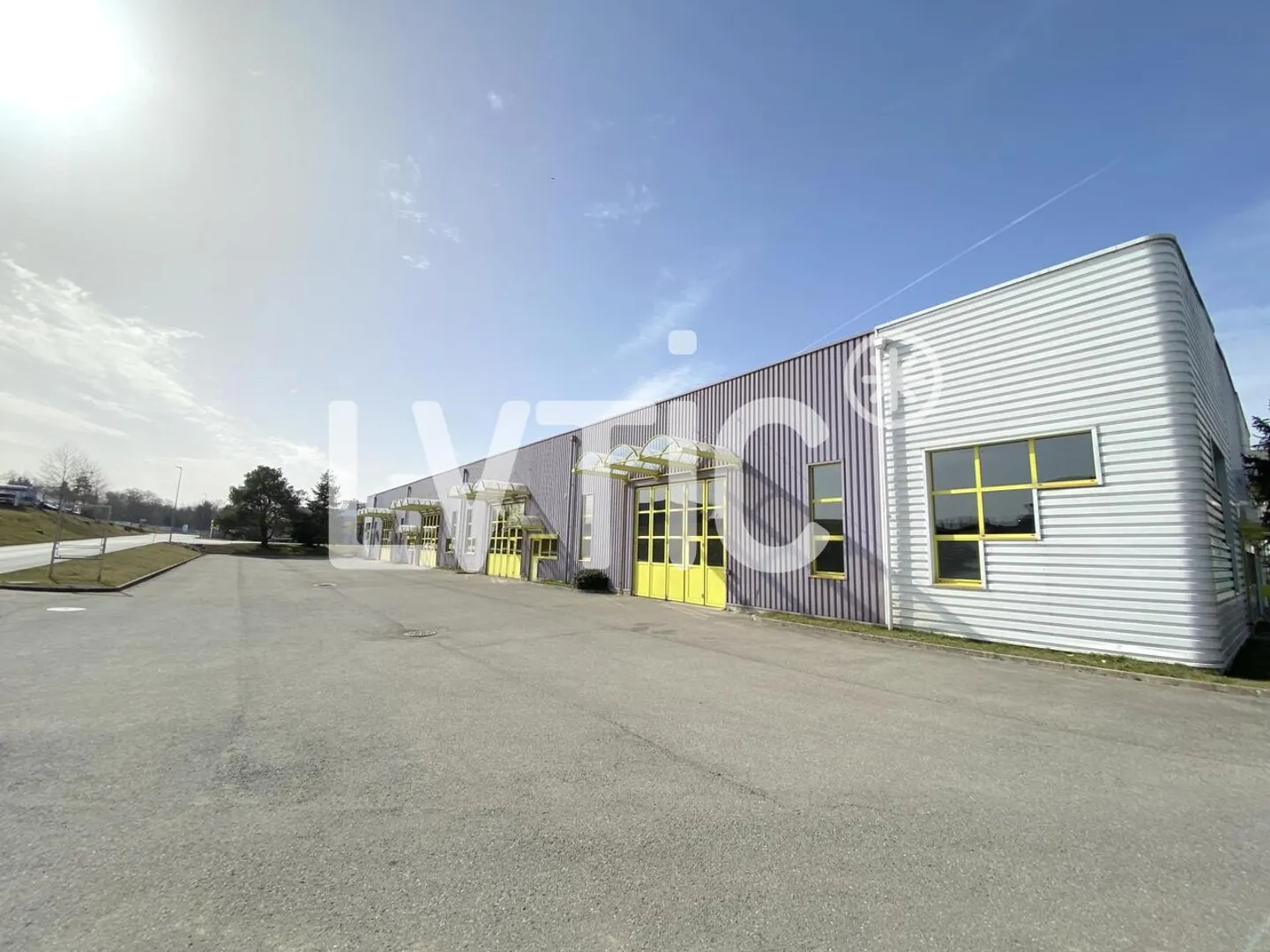 Parking spaces and outdoor areas for rent in Romont - Photo 1 of 4