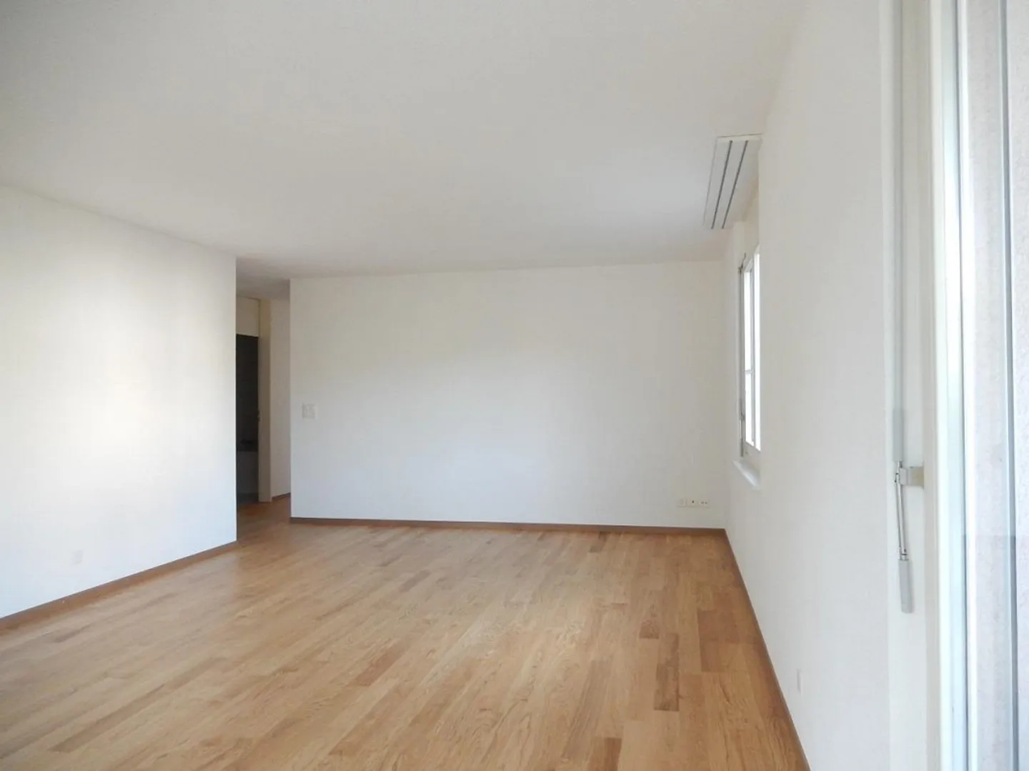 Appartement spacieux avec jardin - Photo 2 sur 7