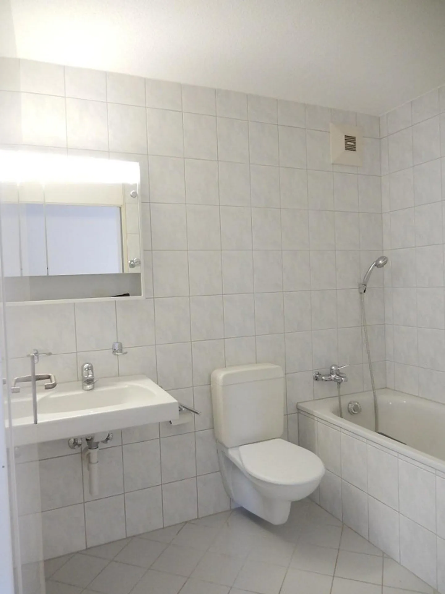 Appartement spacieux avec jardin - Photo 4 sur 7