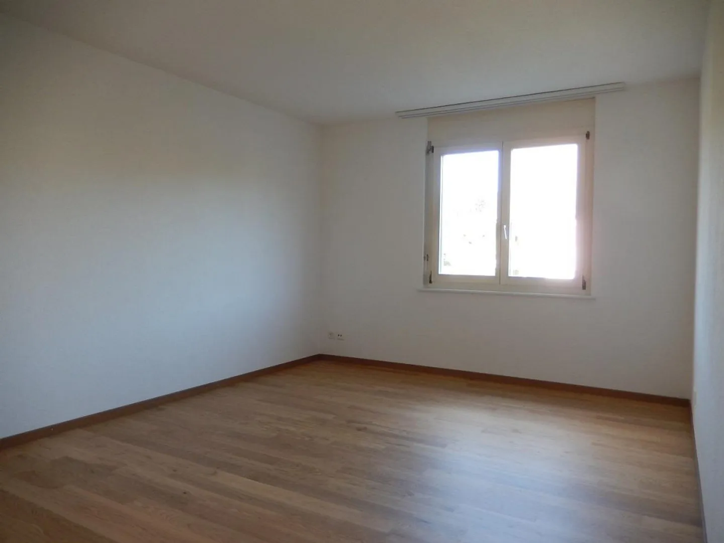 Appartement spacieux avec jardin - Photo 5 sur 7