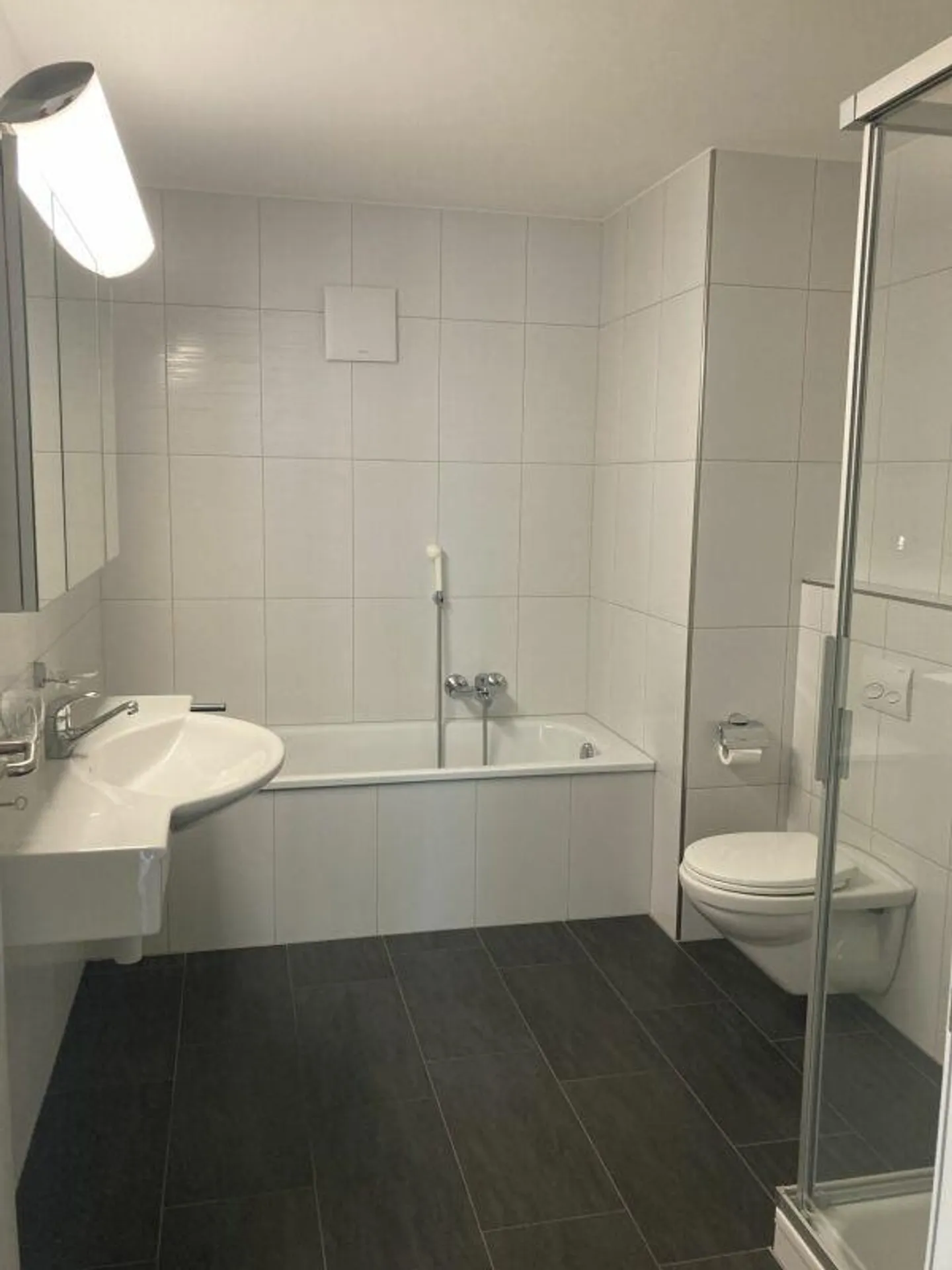 Belle, moderne appartement de 3 1/2 pièces idéal pour les navetteurs - Photo 7 sur 8