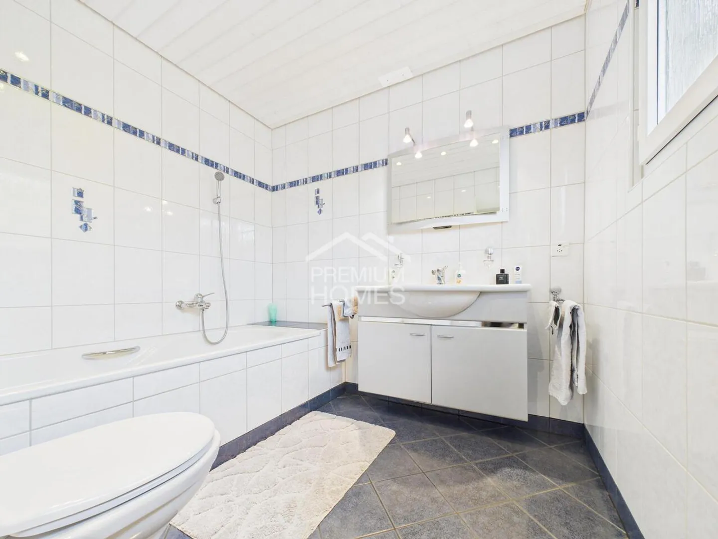 Charming Detached House with Atelier - Photo 7 of 13