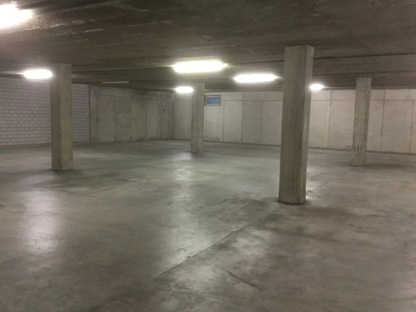 Geräumige 210 m2 Lagerfläche - Foto 5 von 5