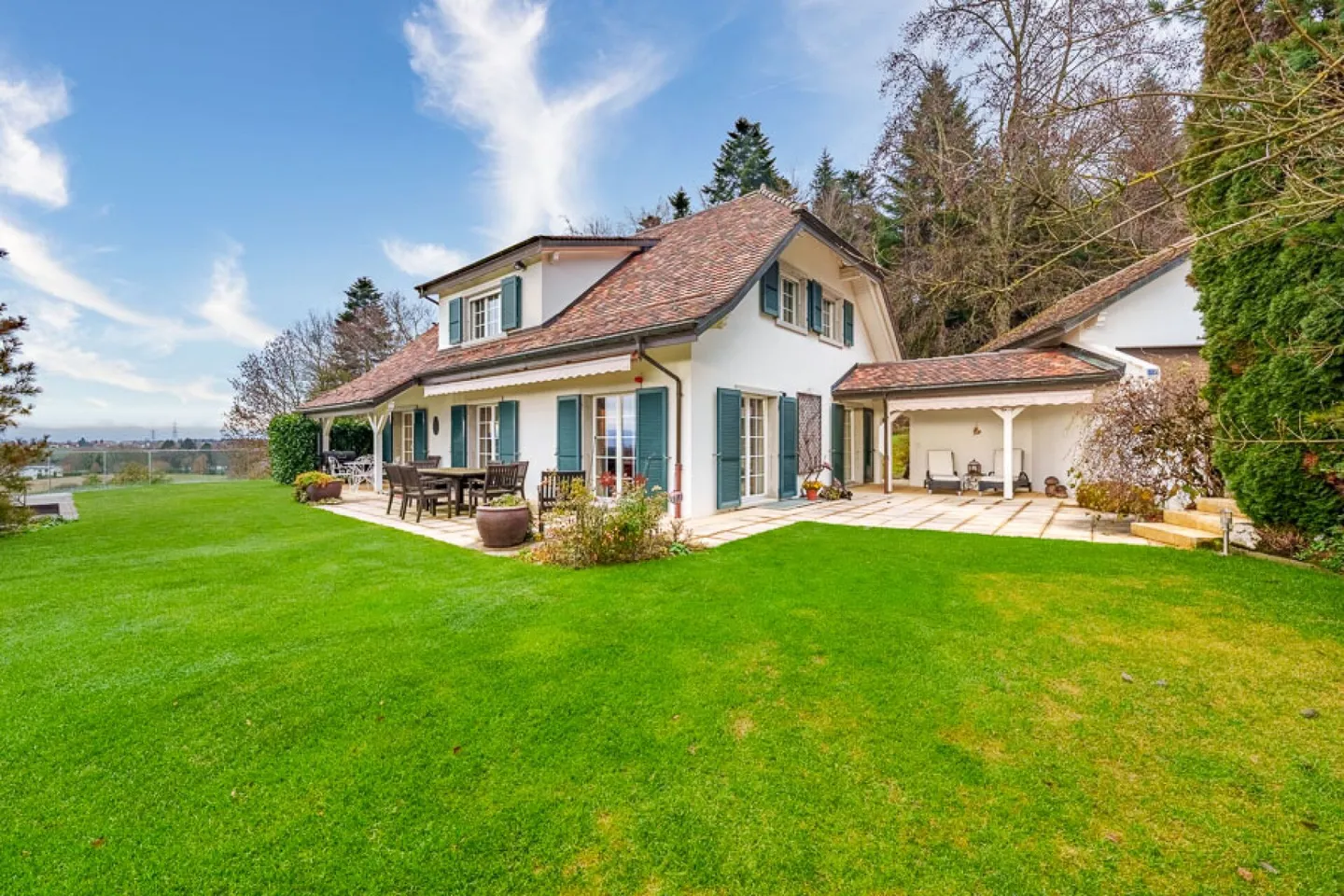 Renovated detached villa - Photo 1 of 16