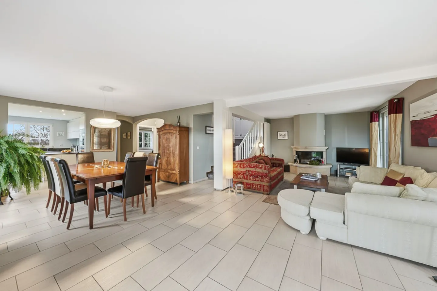 Renovated detached villa - Photo 9 of 16