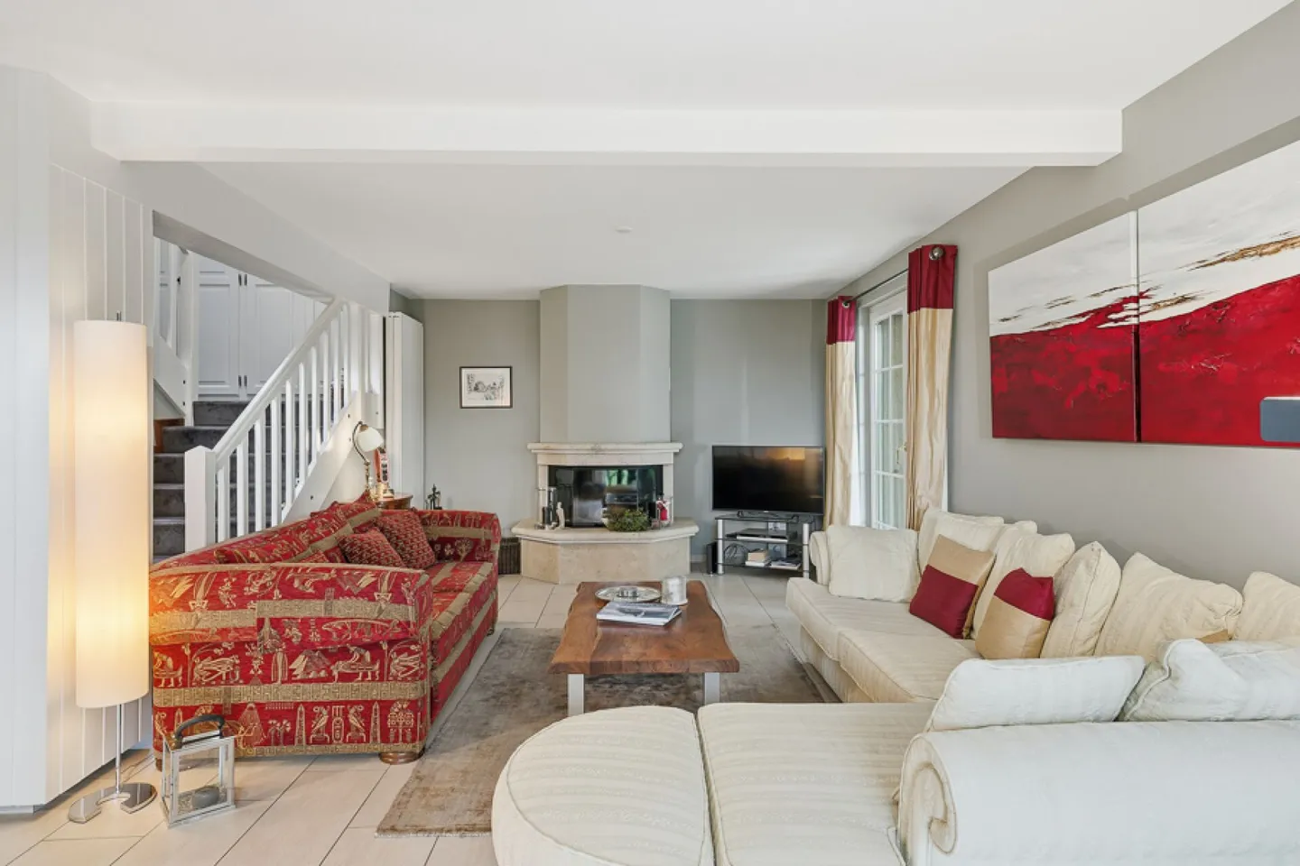 Renovated detached villa - Photo 11 of 16