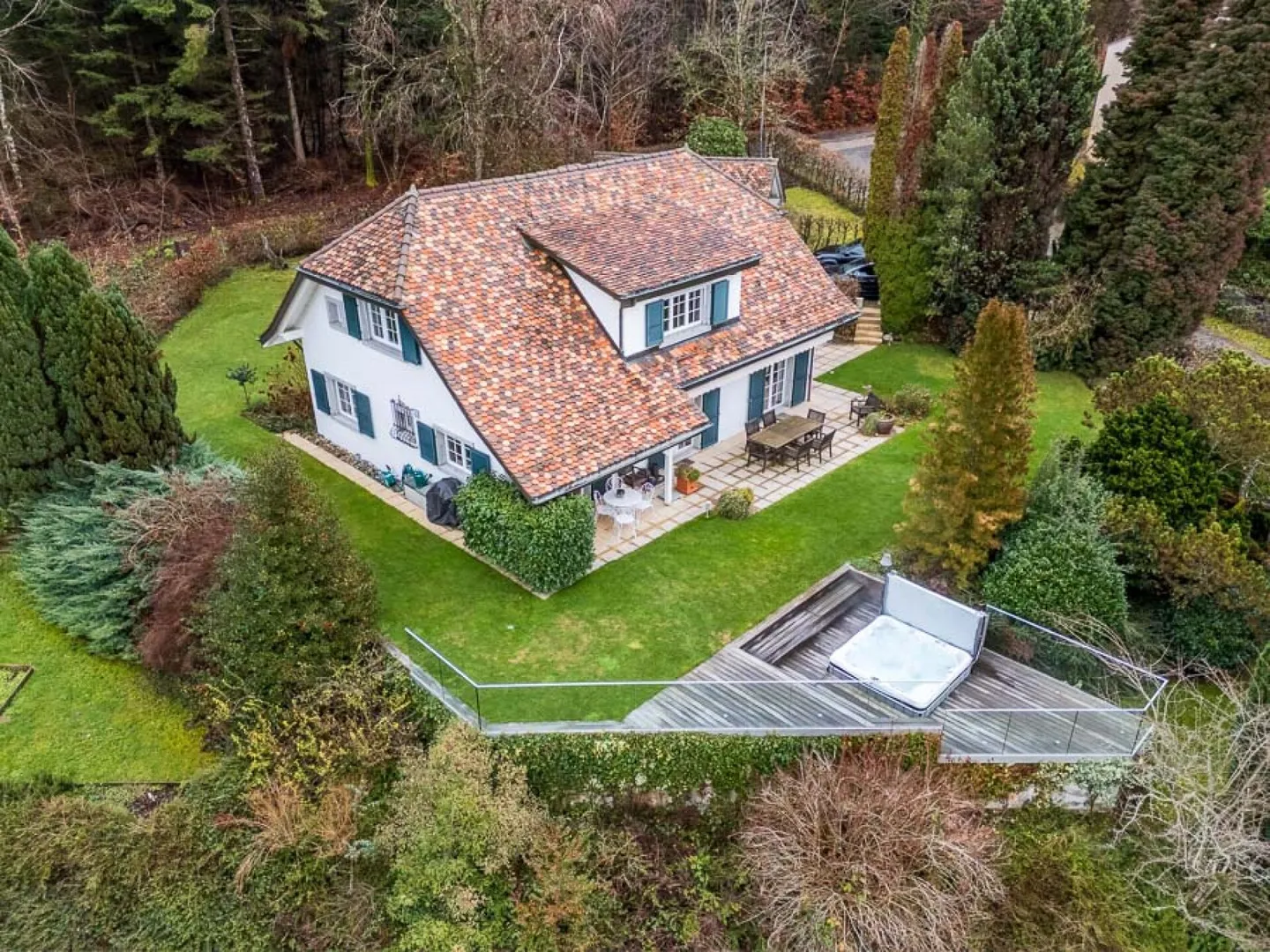 Renovated detached villa - Photo 3 of 16