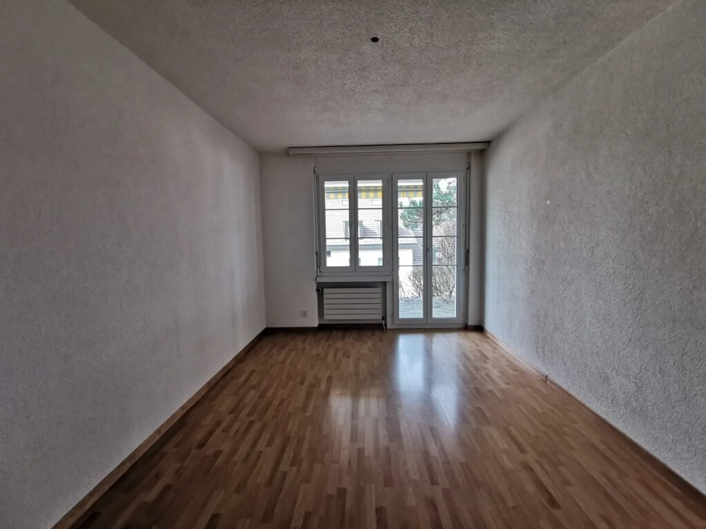 Geräumige 4.5 Zimmer Wohnung mit Terrasse - Foto 4 von 11