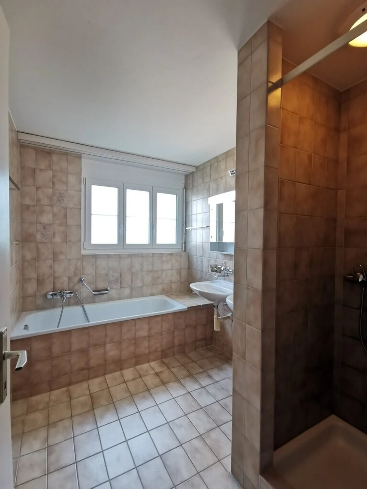Geräumige 4.5 Zimmer Wohnung mit Terrasse - Foto 7 von 11