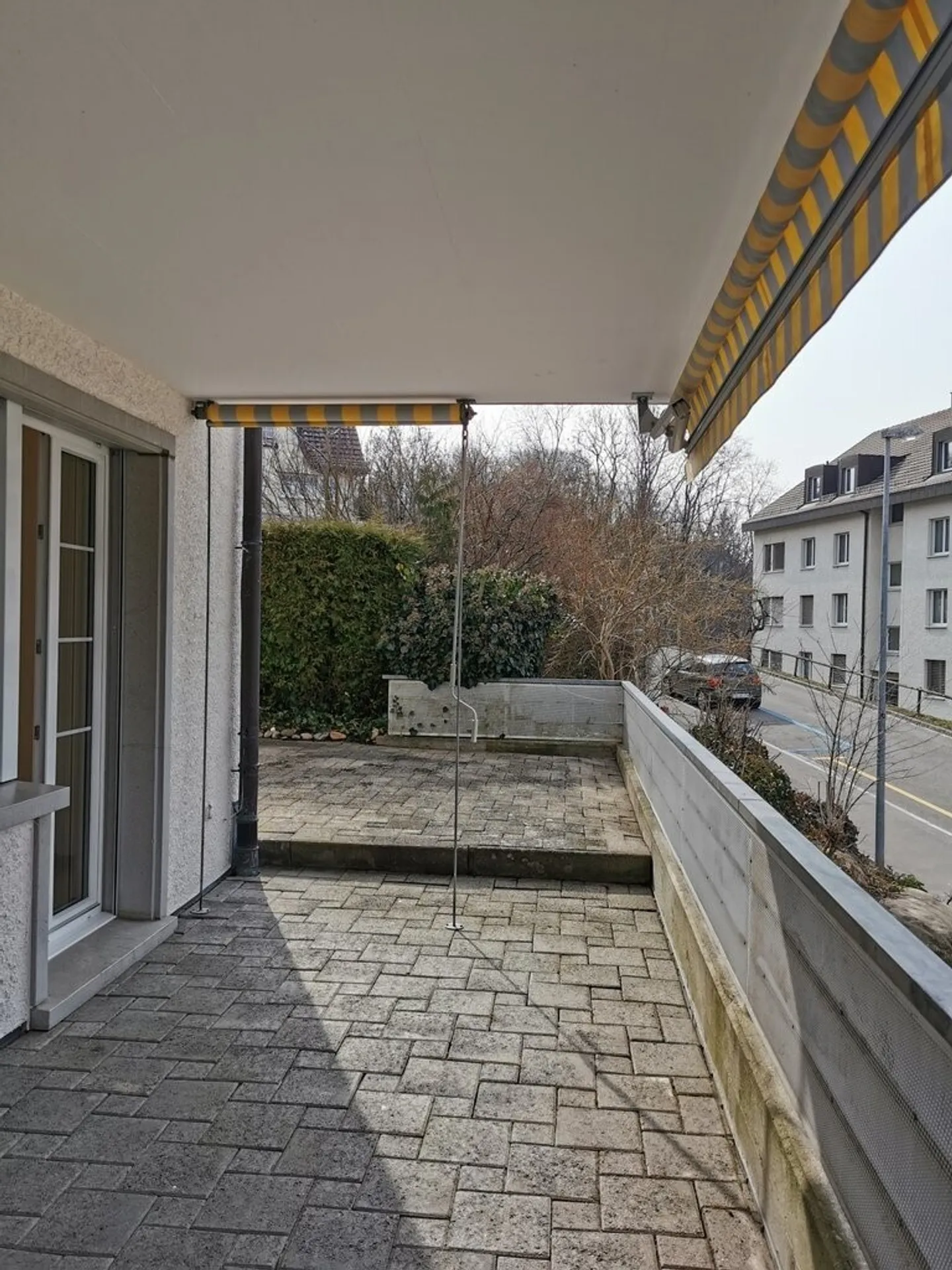 Geräumige 4.5 Zimmer Wohnung mit Terrasse - Foto 10 von 11