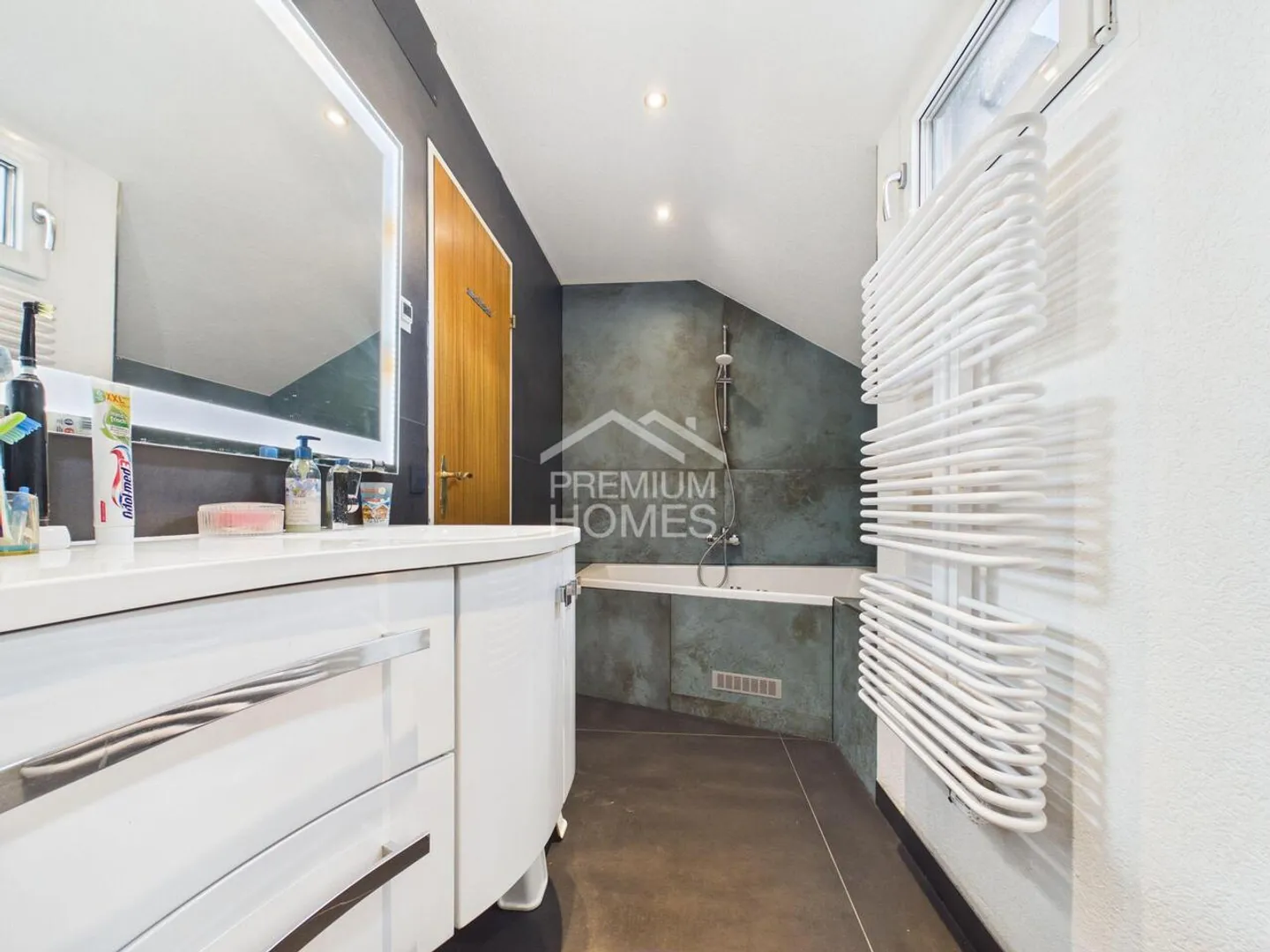 Plenty of space for family, living, and beautiful moments - Photo 11 of 13