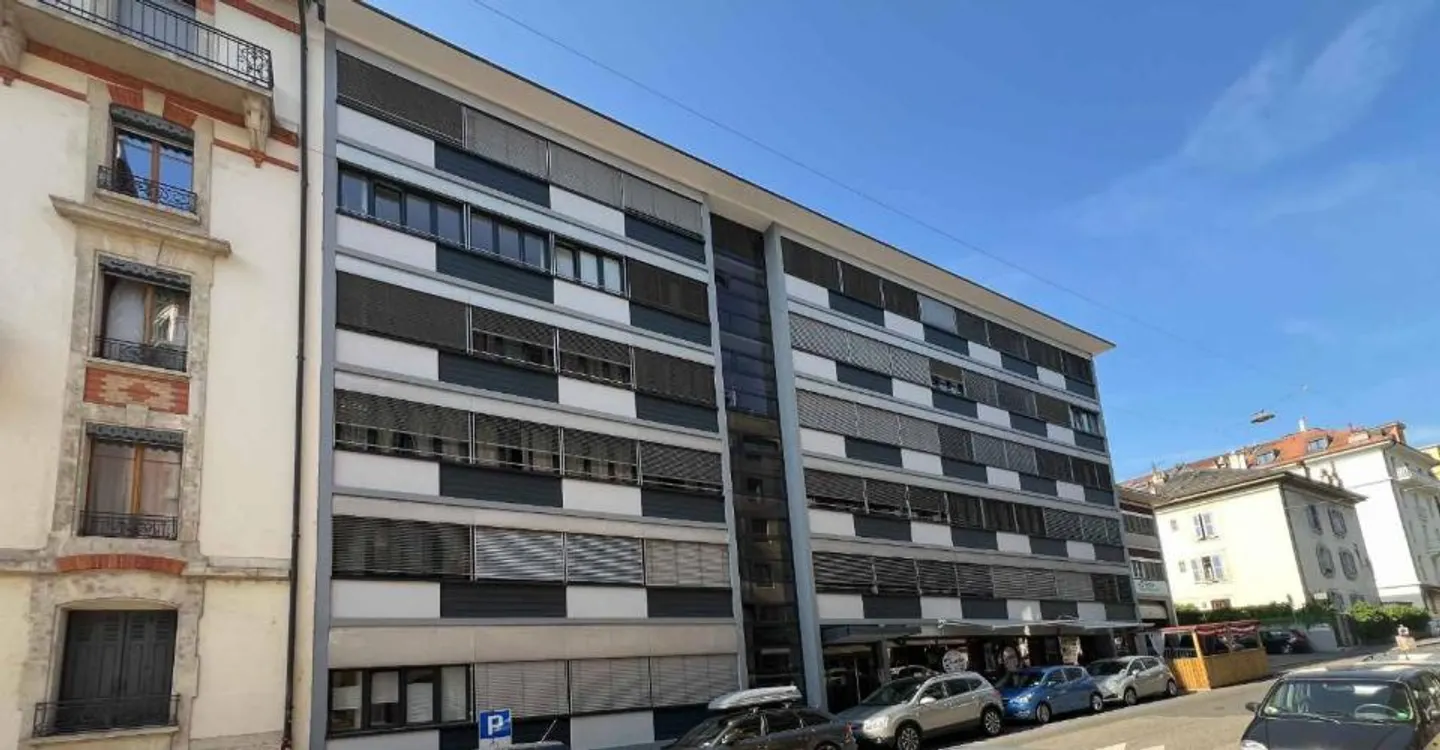 Fully renovated 3-room apartment near the train station - Photo 1 of 1