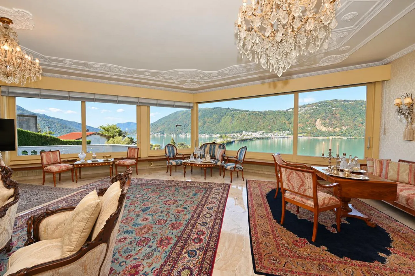 Elegant Villa with Lake View - Photo 4 of 30