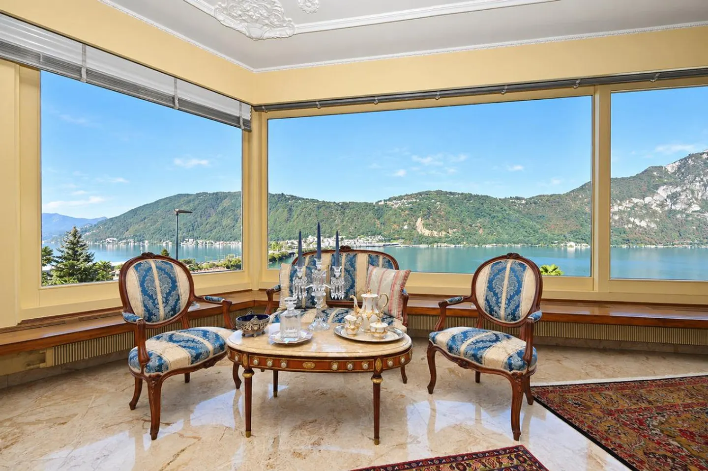 Elegant Villa with Lake View - Photo 5 of 30