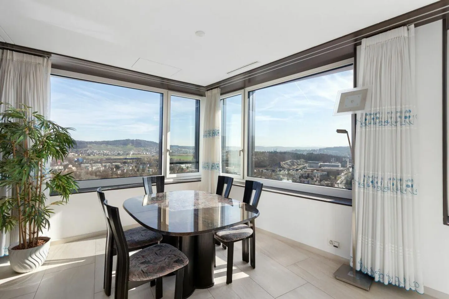 Vivere esclusivamente al 23° piano della Limmat Tower - con vista sulle Alpi - Foto 11 di 12