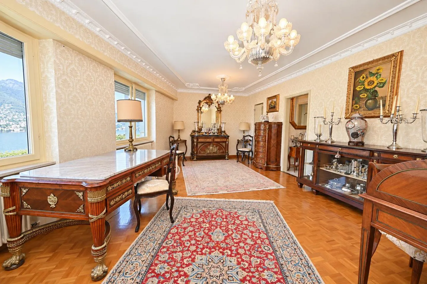 Elegant Villa with Lake View - Photo 10 of 30