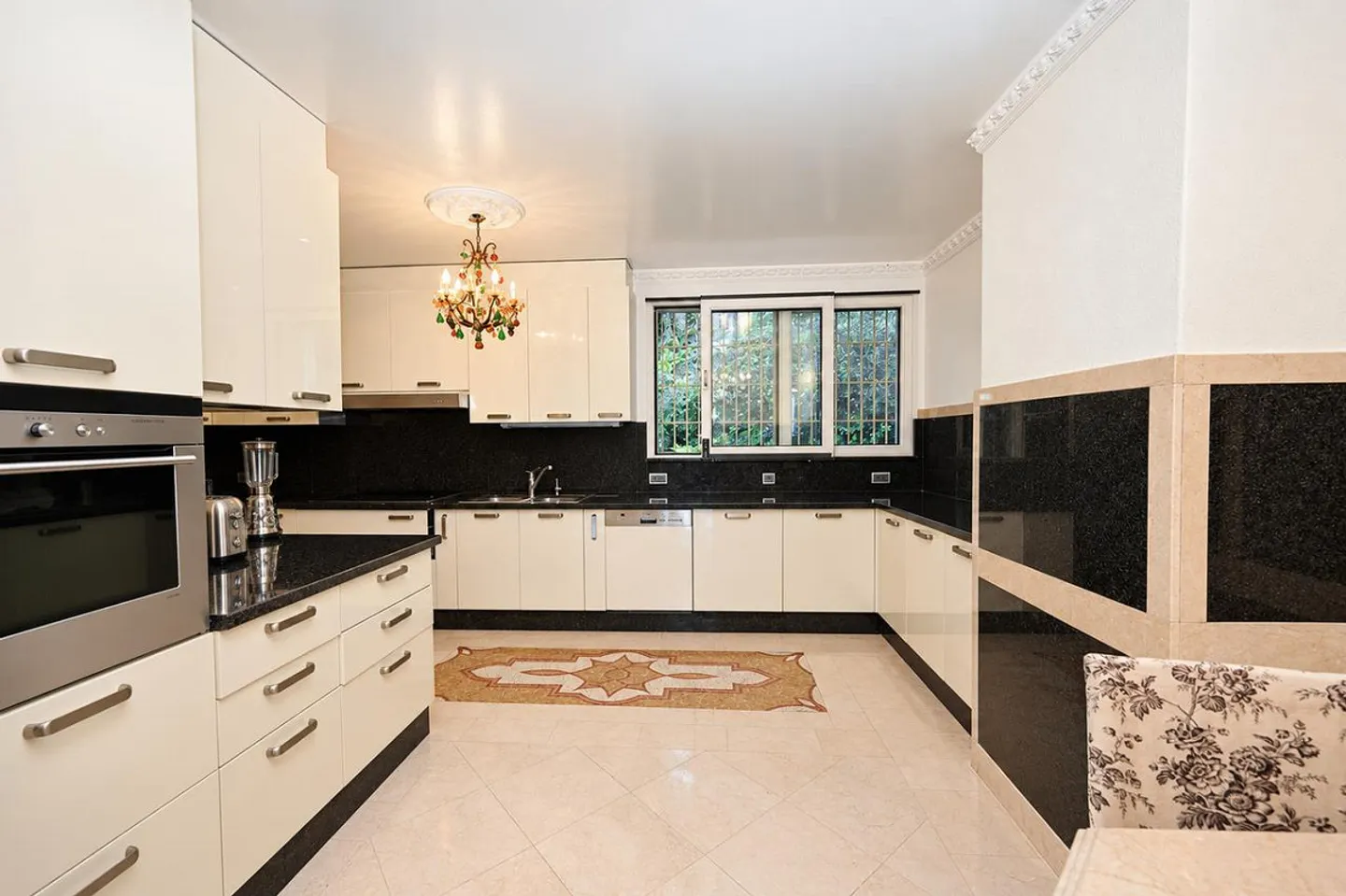 Elegant Villa with Lake View - Photo 11 of 30