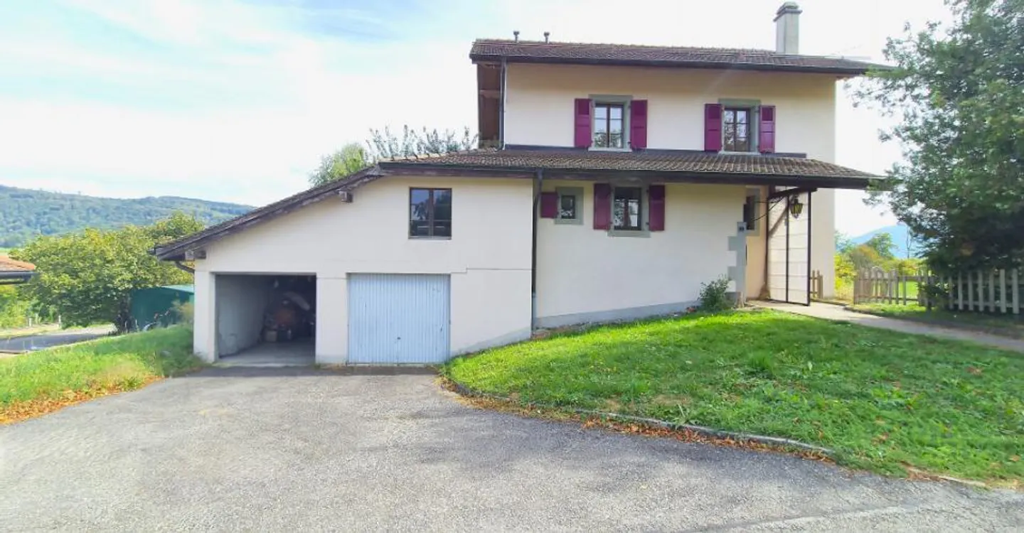 A character property in the green setting of the Lavaux Golf - Photo 2 of 10