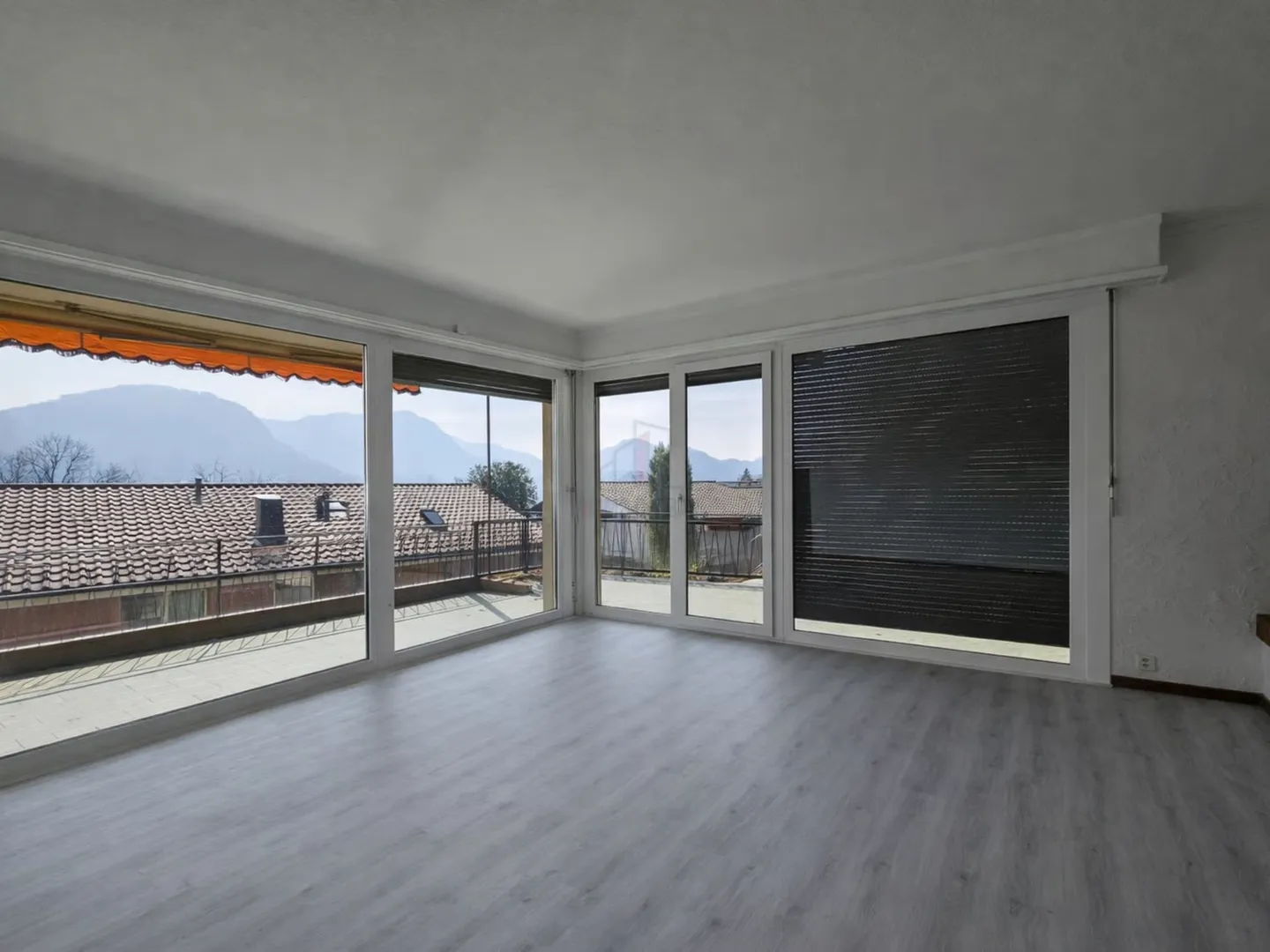 RENOVATED, SPACIOUS TERRACE AND SPLENDID VIEW - Photo 4 of 12