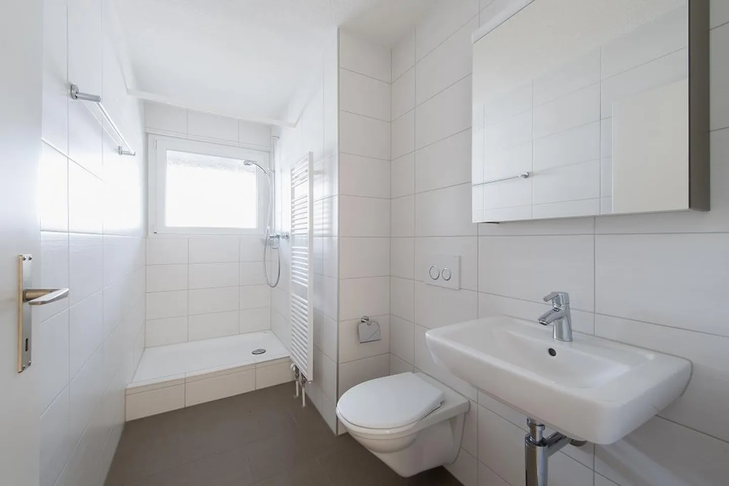 Spacious 4-room apartment for rent - Photo 4 of 5