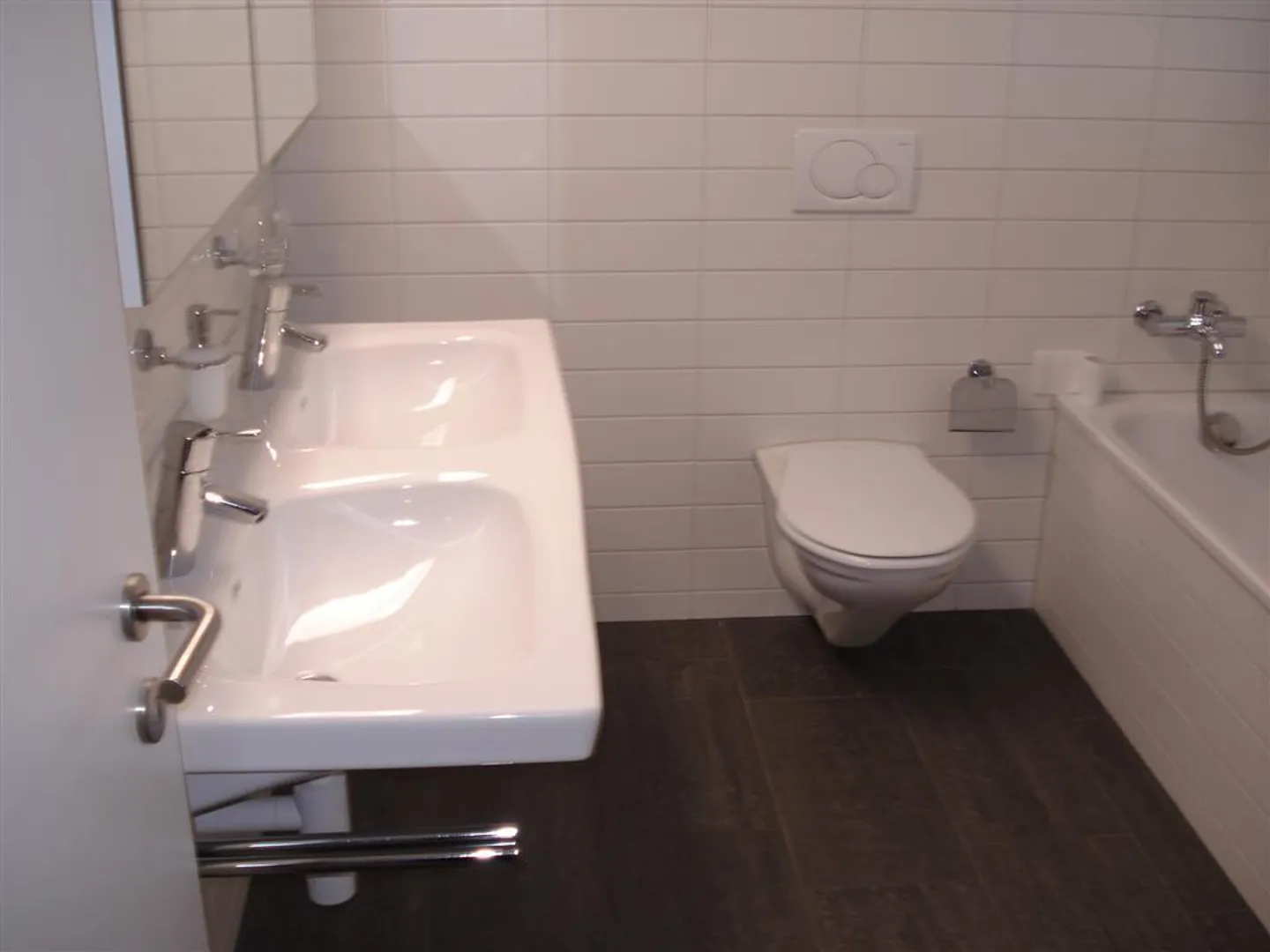 Bright, modern apartment with a very large balcony 30.9m2 - Photo 3 of 8