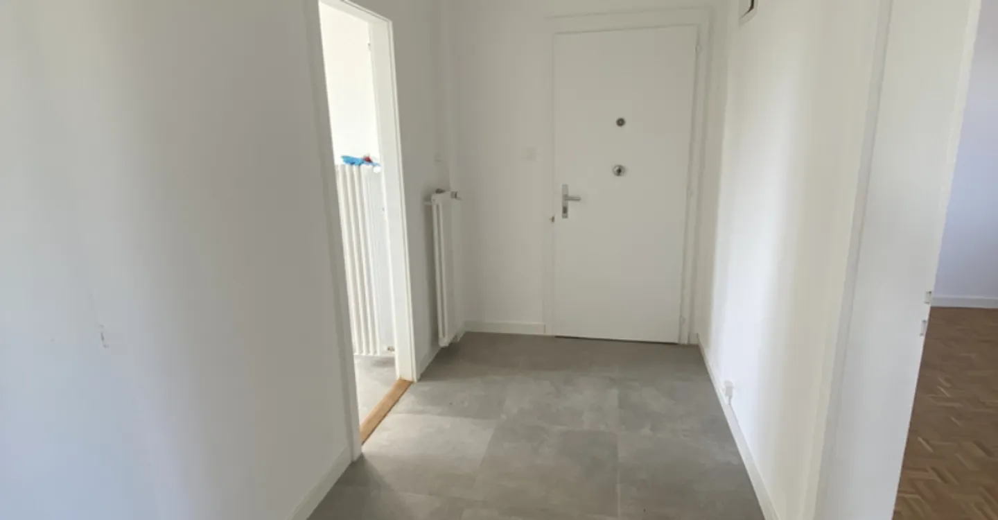 Appartement rénové de 3.5 pièces aux Tuileries de Grandson - Photo 5 of 7