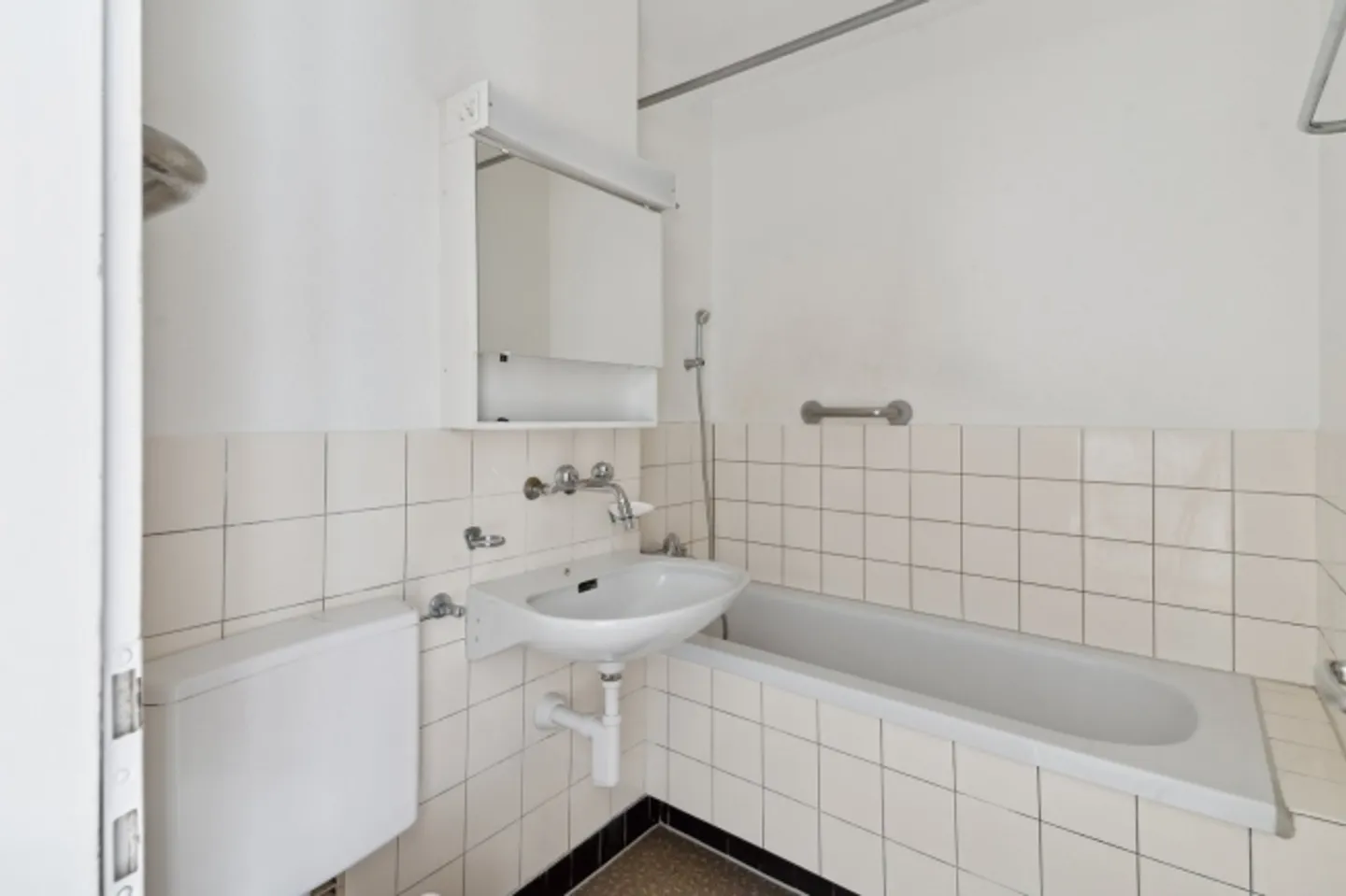 3 Room Apartment in Kloten - limited until 30.09.2027 - Photo 6 of 6