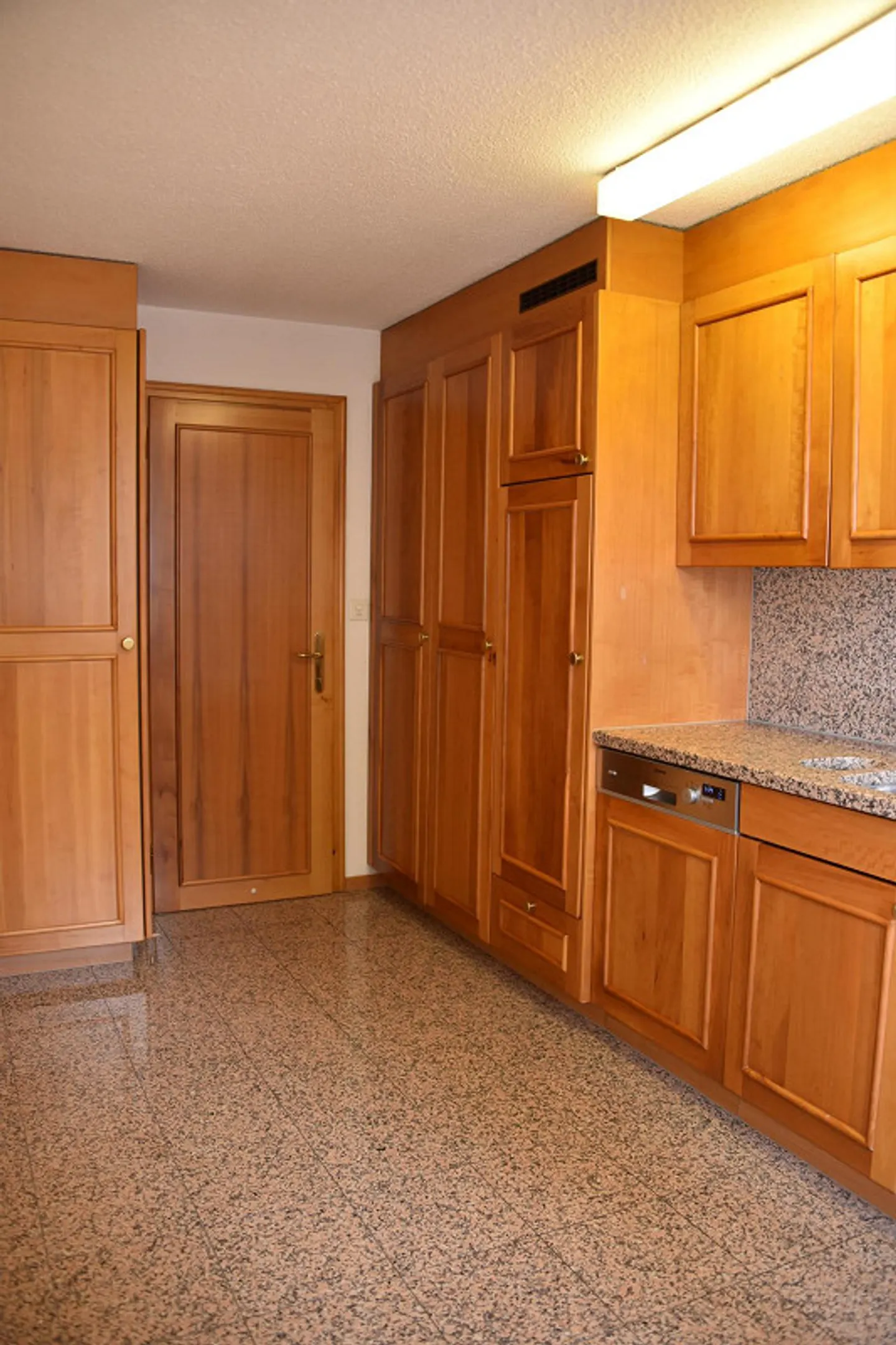 Grosszügige Wohnung mit Balkon - Foto 7 von 16