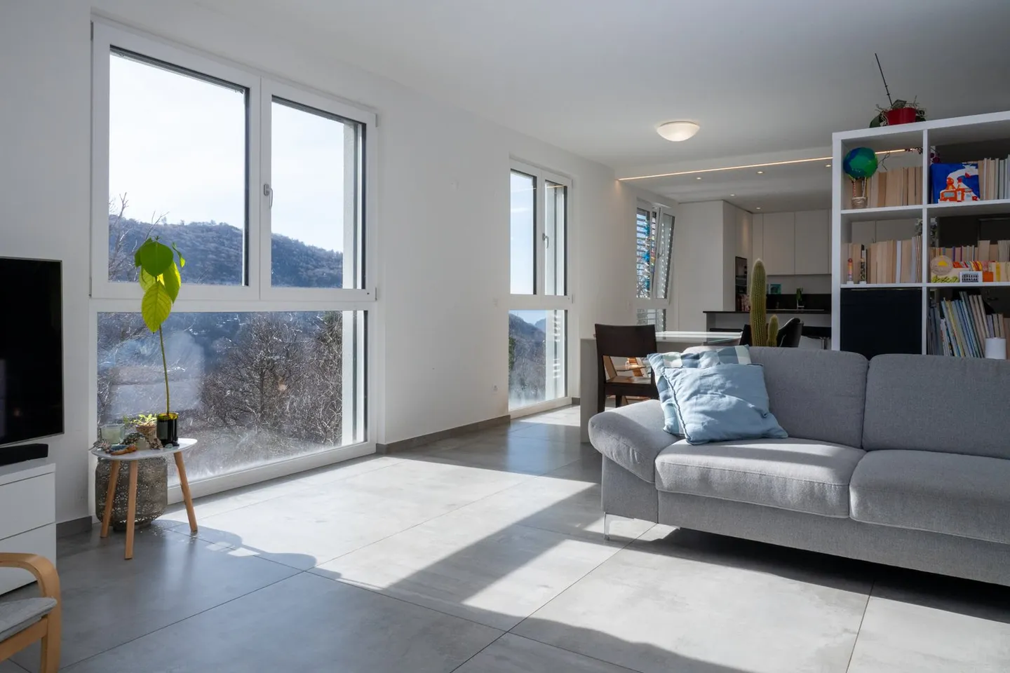 Bright 4.5-Room Apartment in Capriasca - Photo 2 of 14